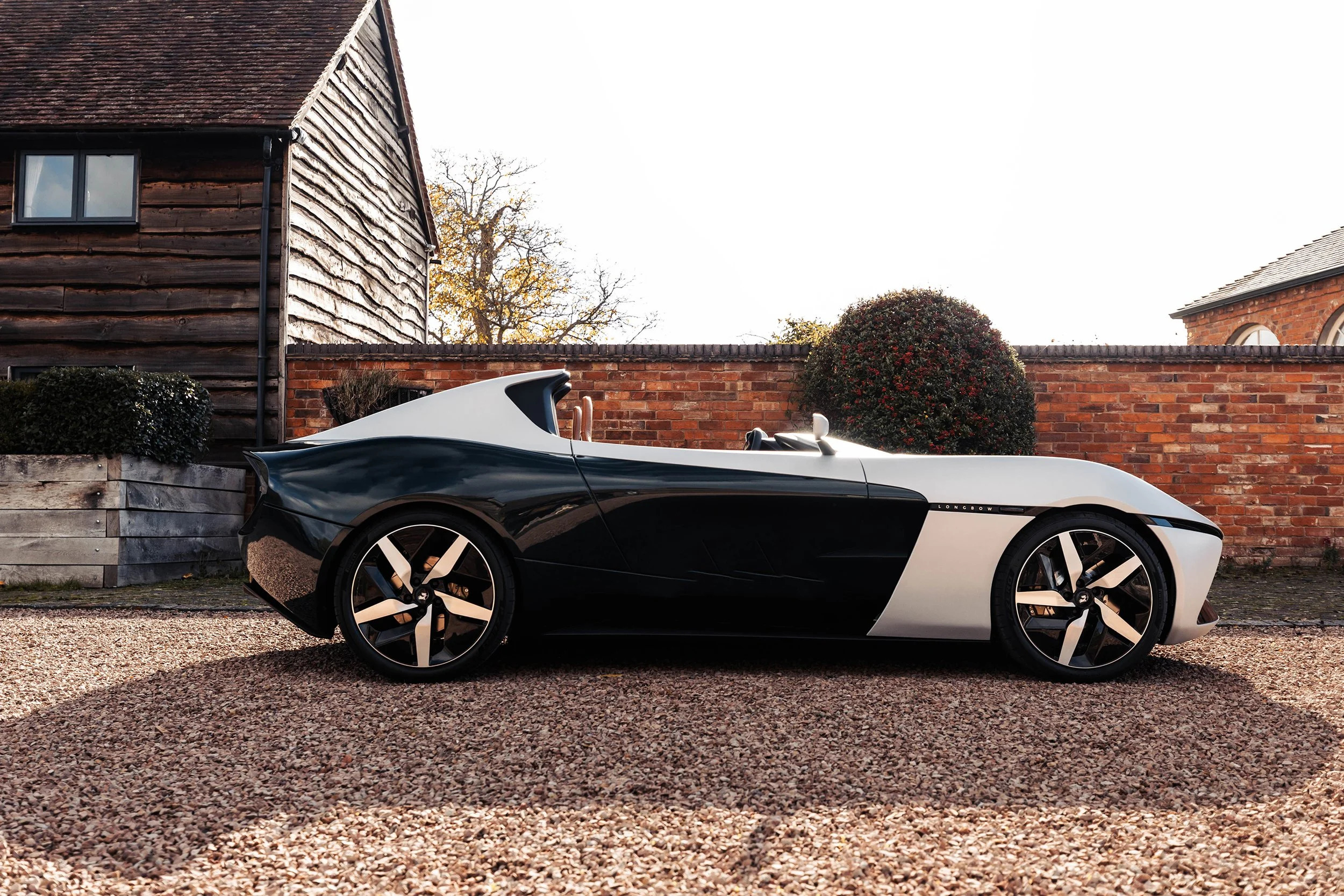 Longbow Speedster: Featherweight Electric Driver’s Car