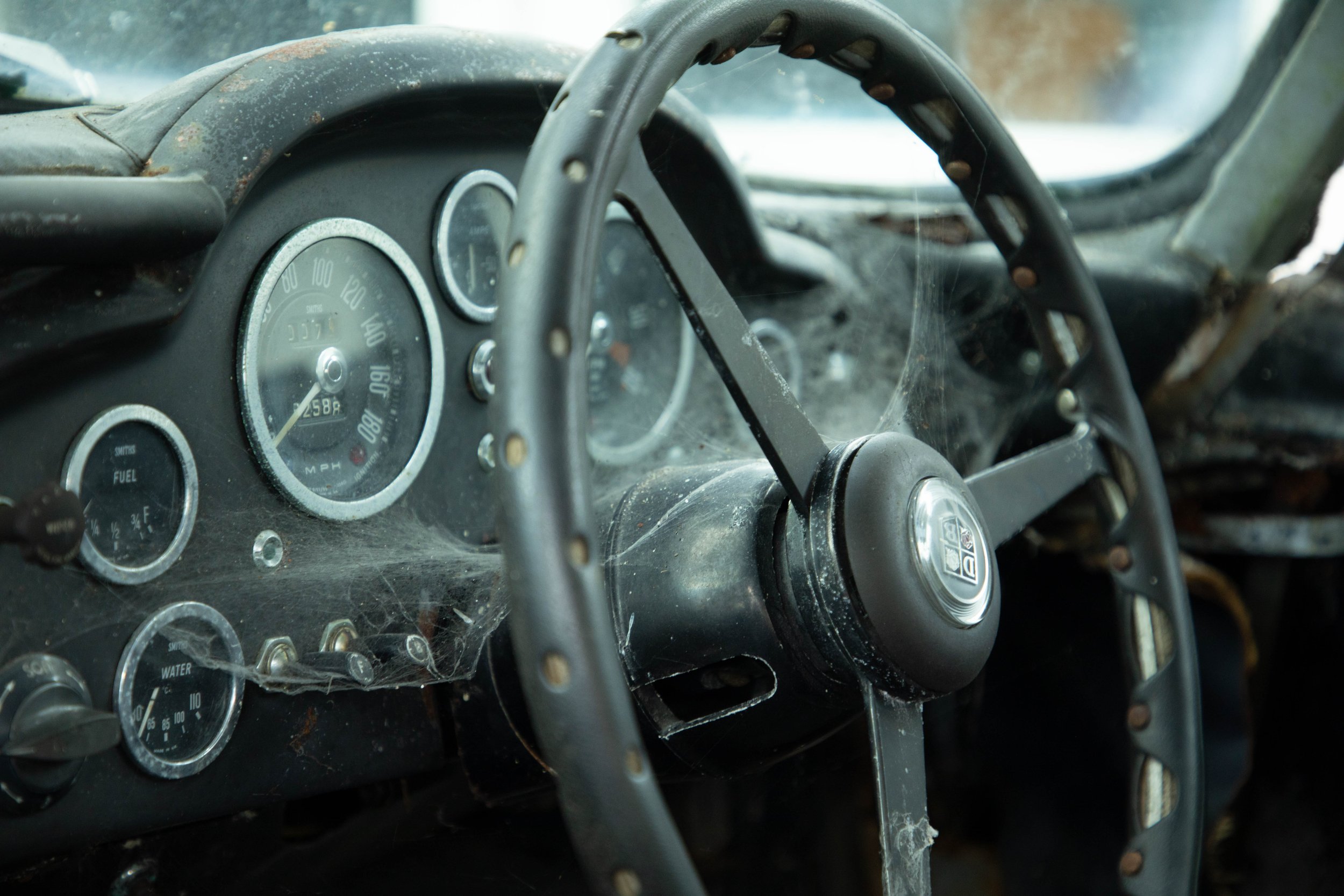 Mr and Mrs Williams' 1965 DB5 Vantage pre-restoration in 2022 (08).jpg