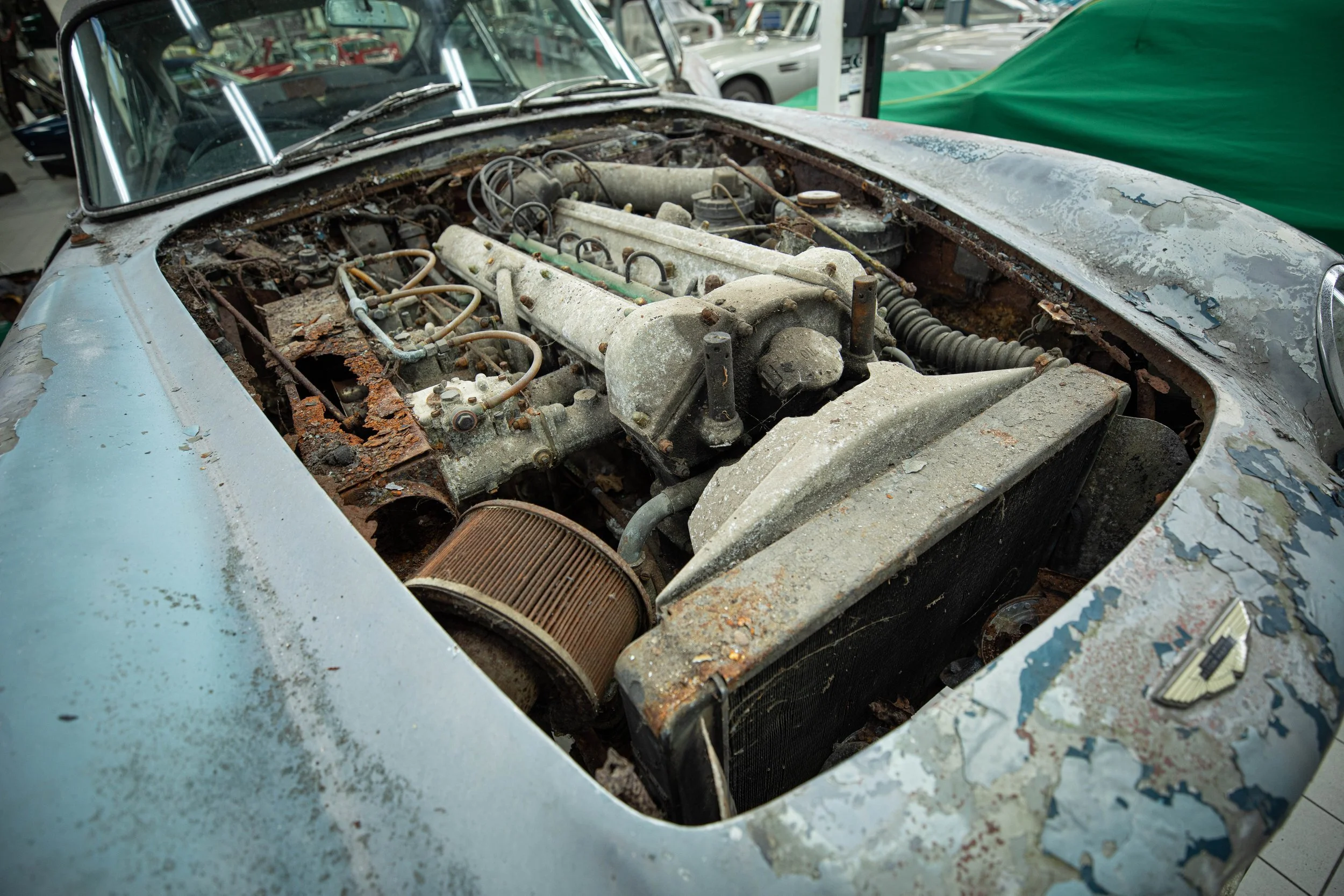 Mr and Mrs Williams' 1965 DB5 Vantage pre-restoration in 2022 (12).jpg