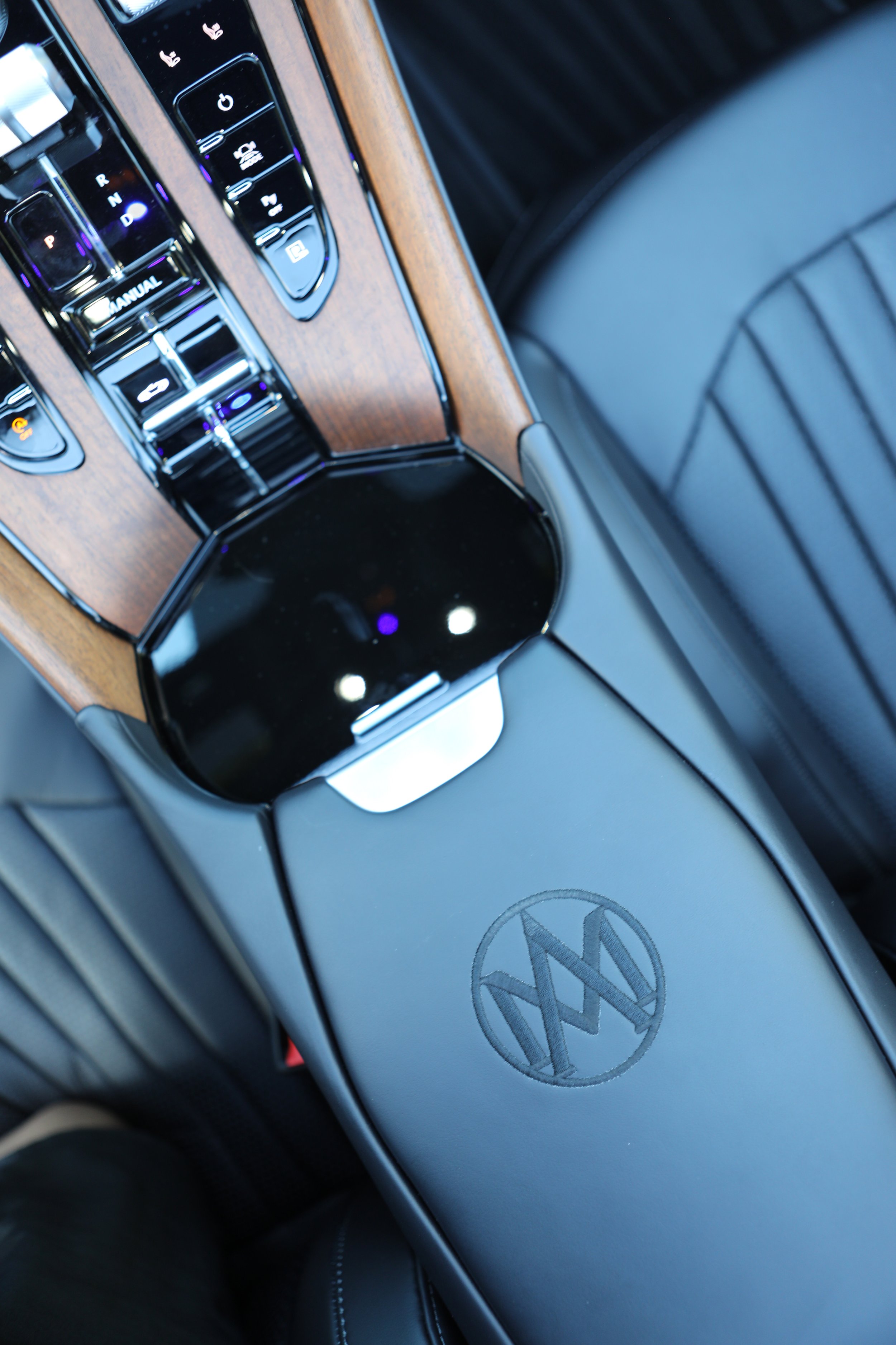 Aston Martin Newport Beach Heritage Edition Collection (2).jpg