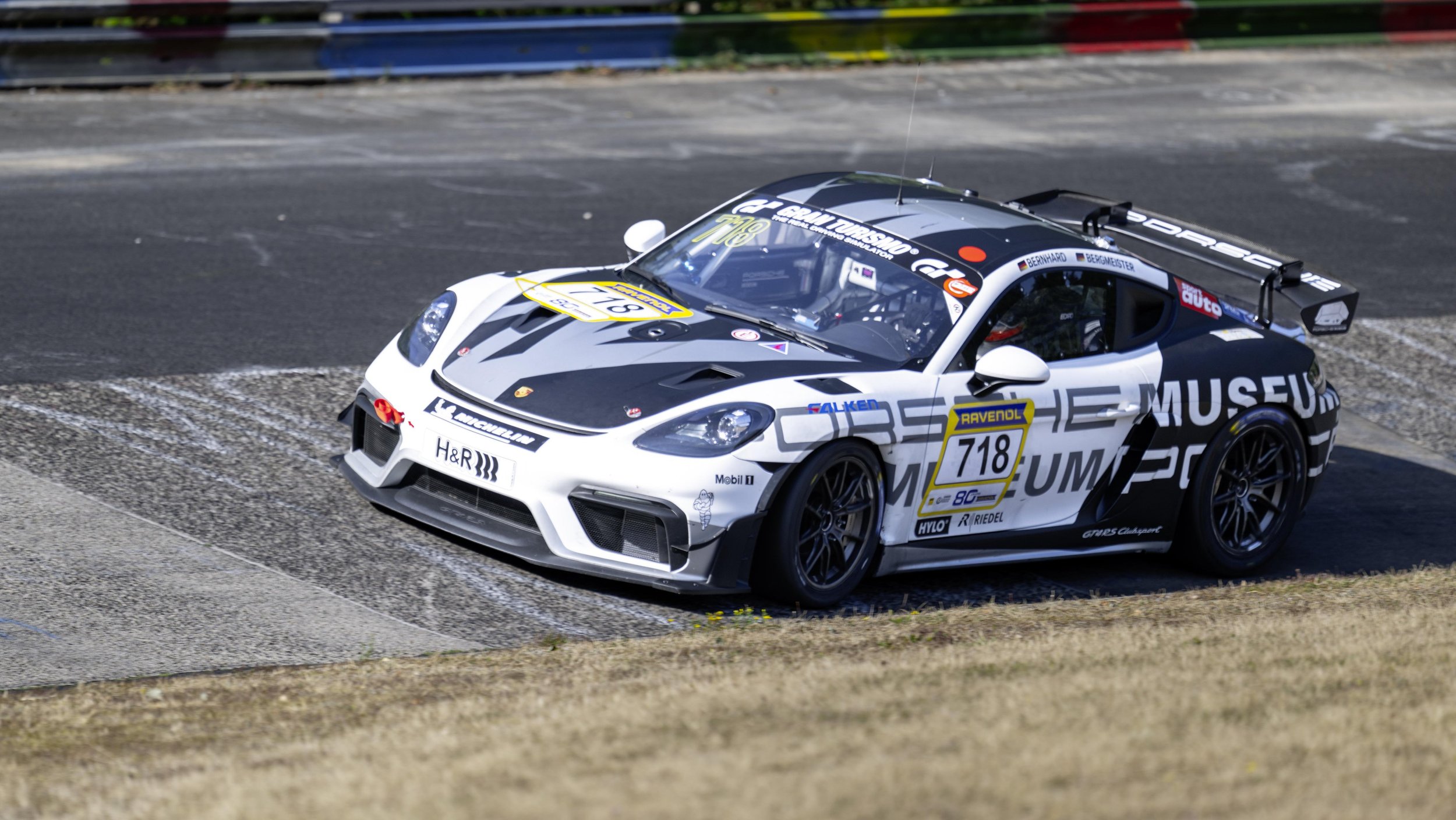 718 Cayman GT4 RS Clubsport Marks 75 Years of Porsche Motorsport