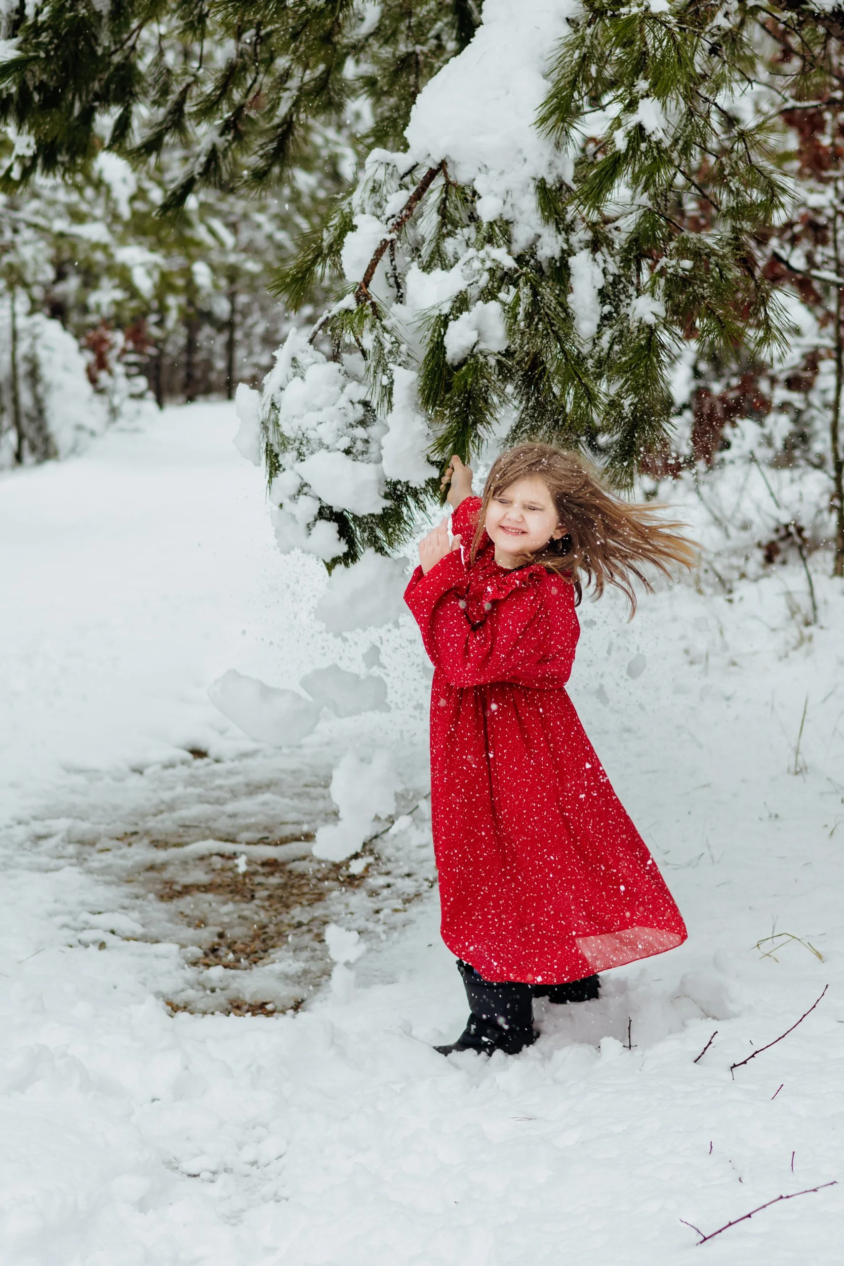 Man sitting in woods (5 of 16).jpg