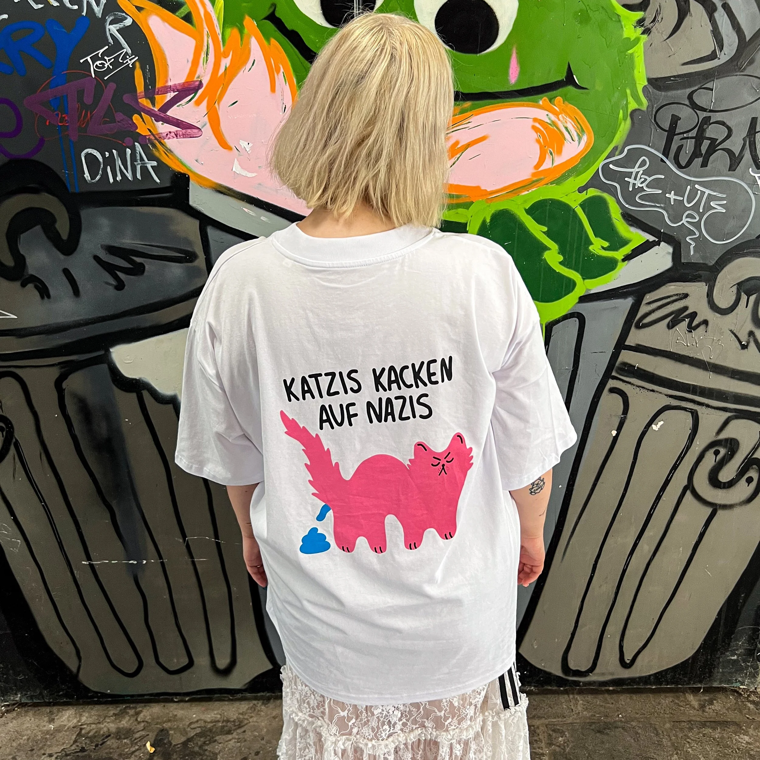 T-Shirt ✿ Katzis kacken auf Nazis