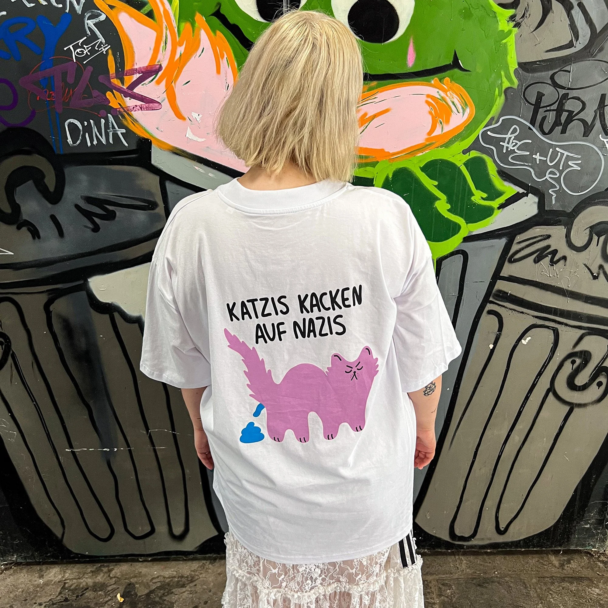 T-Shirt ✿ Katzis kacken auf Nazis