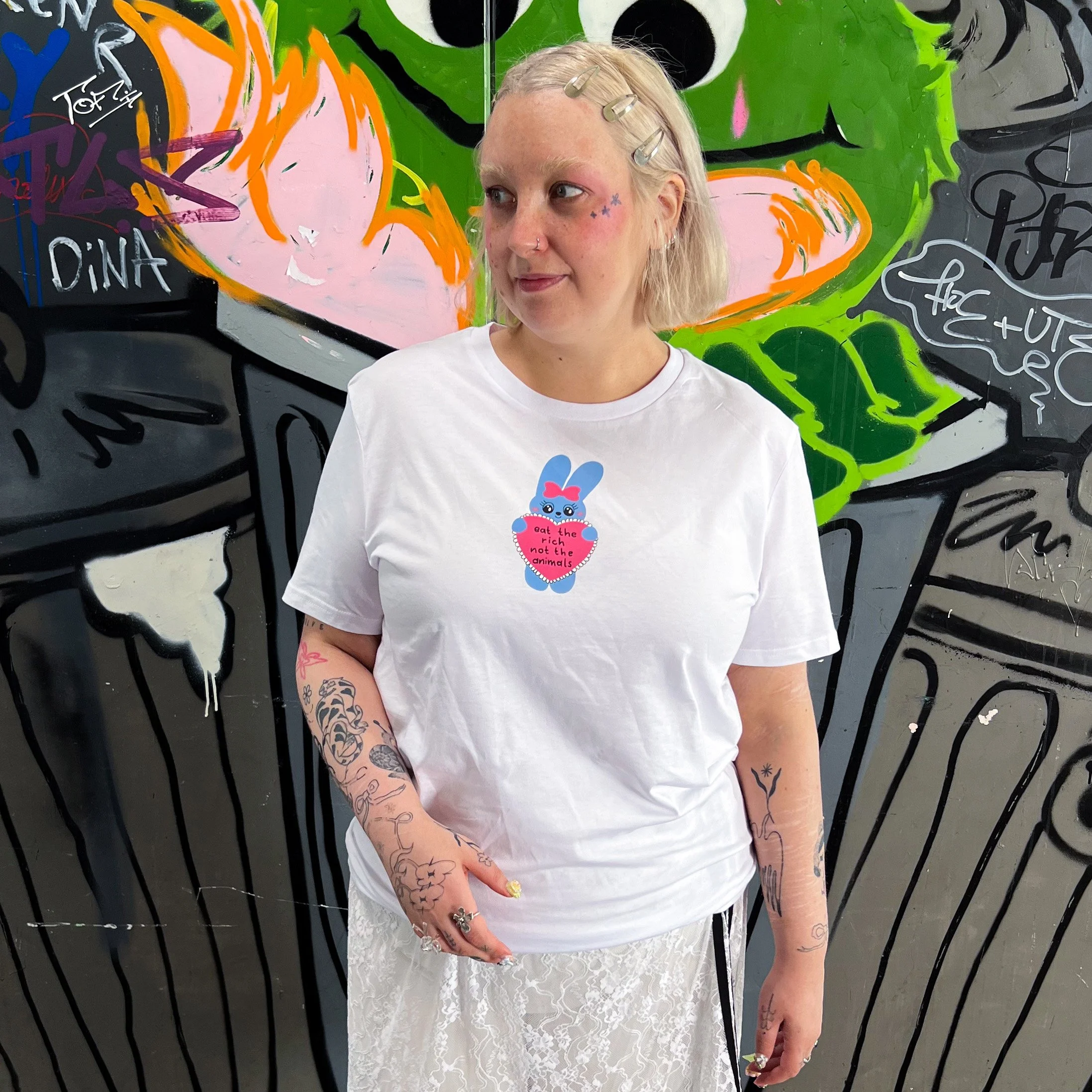 T-Shirt ✿ Eat the rich, not the animals