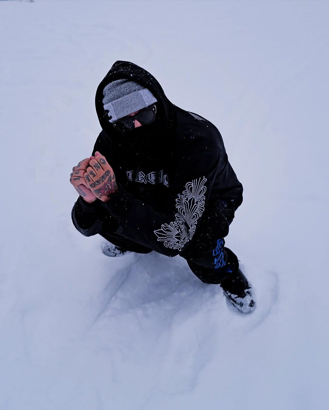 From La to Vegas to the mountains in Aspen. Incredibly inspiring and motivating end of last year and start to this. Loving being around such talented people at @tattoo.aspen my new favourite place. Here tattooing till Friday 🤍