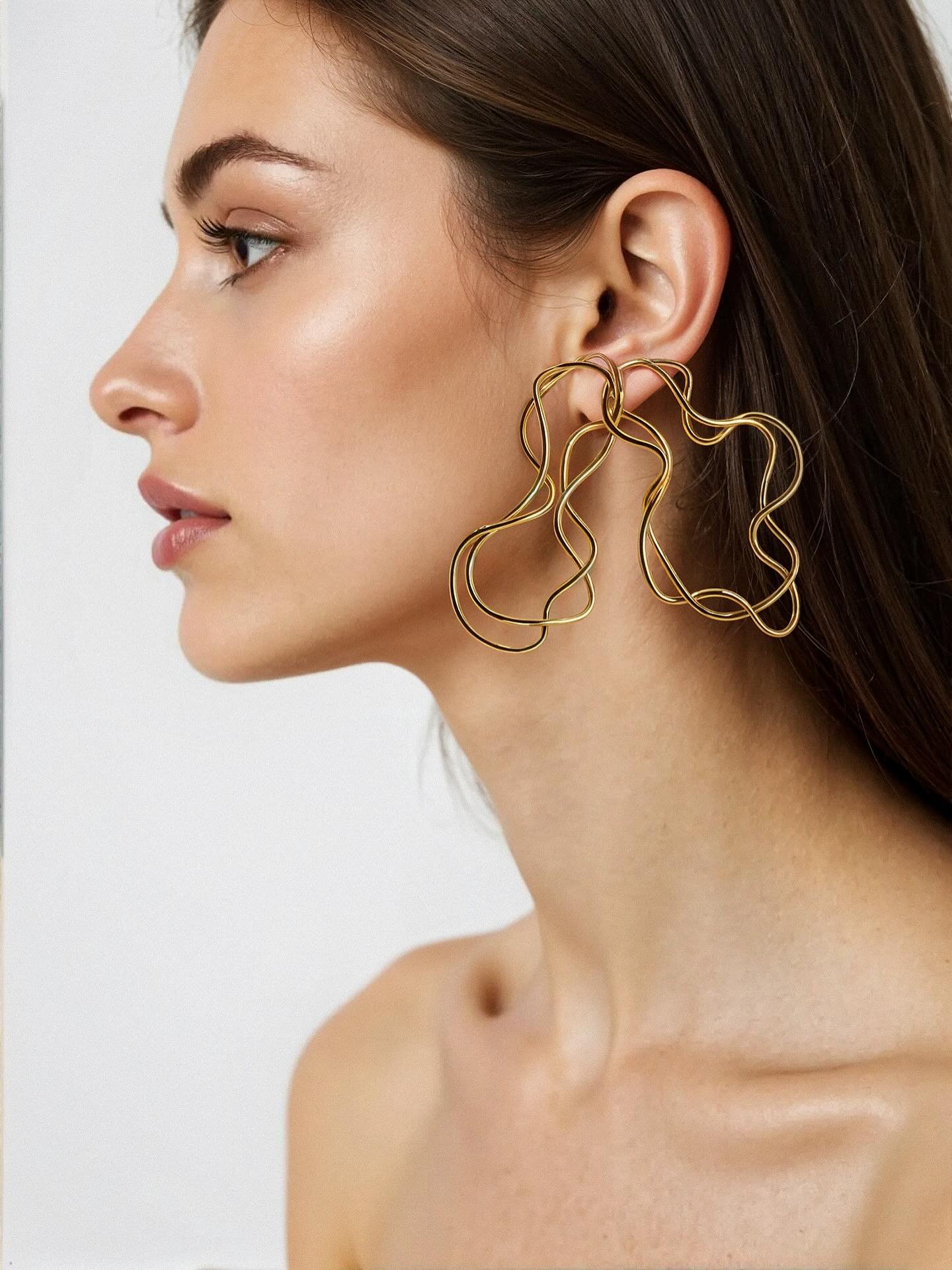 Take up space with our SAIA earrings, now available online 💫
.
.
.
#scylaboyerjewelry #jewelry #earrings #statementearrings #goldearrings  #statementjewelry #art #design #jewelrydesigner #fashion #style #fashionmagazine #editorial #shop #finejewelry