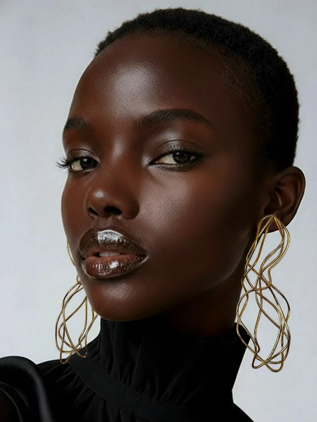 Up close and personal with our MARI earrings. Earrings now available online 💫
.
.
.
#scylaboyerjewelry #jewelry #earrings #statementearrings #goldearrings  #statementjewelry #art #design #jewelrydesigner #fashion #style #fashionmagazine #editorial #