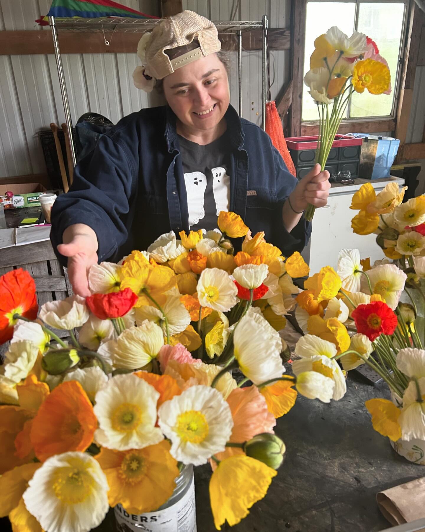 Friday farm scenes&hellip;
But first, Louisville, See you today, Saturday, at Douglass Loop from 10 til 12. Go early! Say hi to Ern. He&rsquo;s repping your Waddy, Ky flower farmers today. 
Thanks for coming out!

On the farm.- Maggie and her beautif