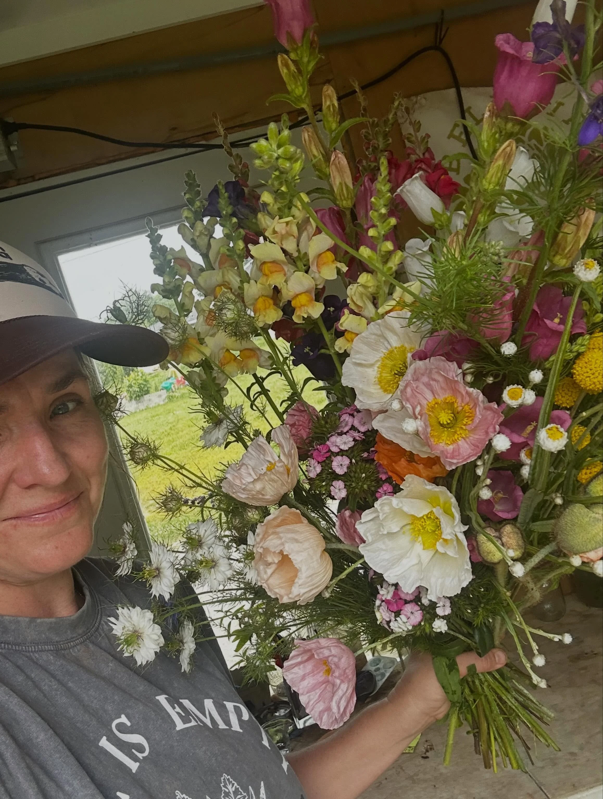 This week in farm scenes. Catch us and our flowers at markets this weekend. Louisville, preorder your bouquets to skip that line. Details below! 

***Market details
*Saturday- Lexington Farmers Market, Tandy Park, 8-2
*Saturday- Douglass Loop Farmers