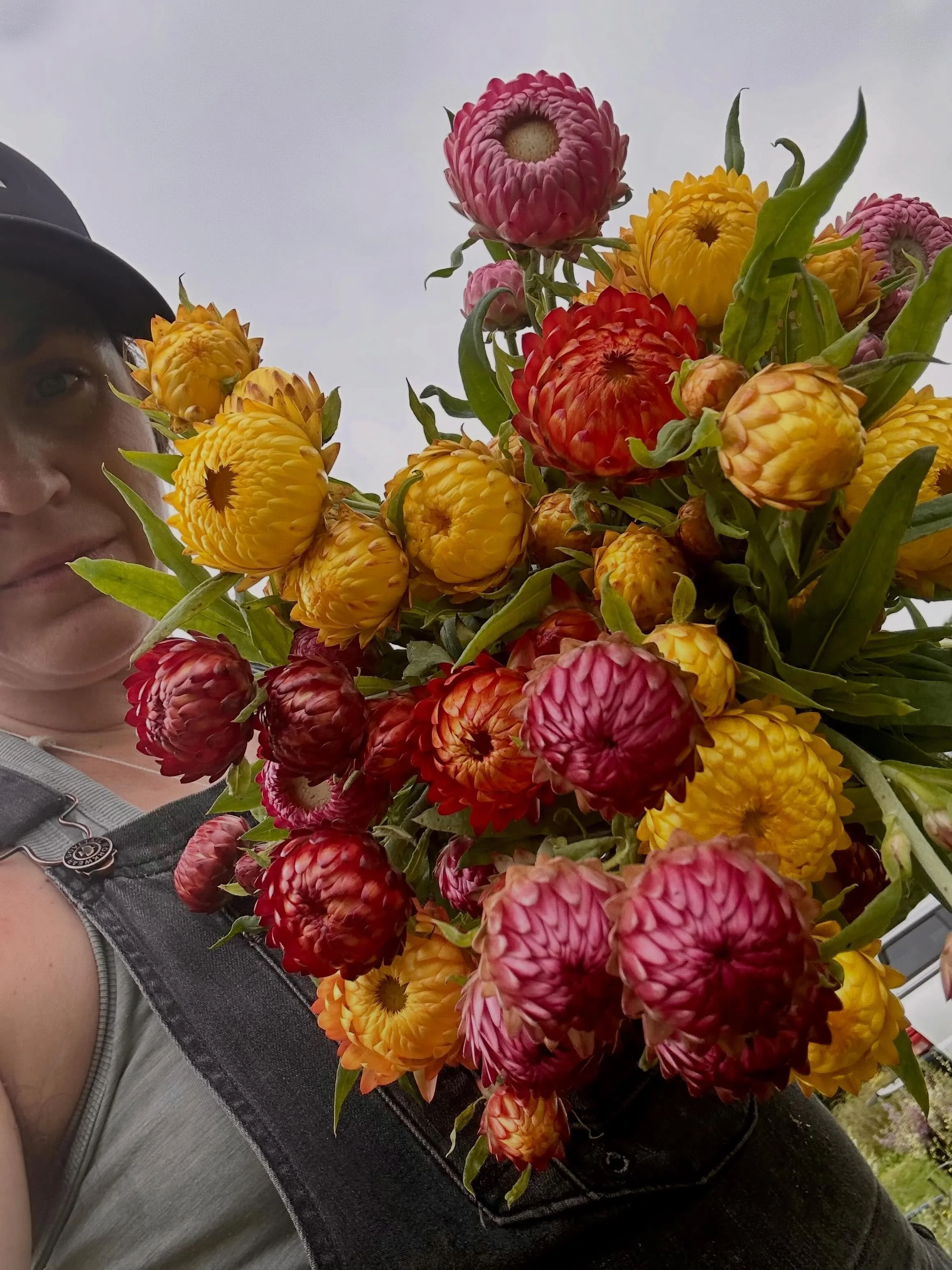 Wednesday farm scenes! The week of rain has ended and we&rsquo;re harvesting everything out of the field that has not already turned to mush.  We are rich in mud! 
*****
#knowyourfarmer #flowers #locallygrown #pesticidefree #mud