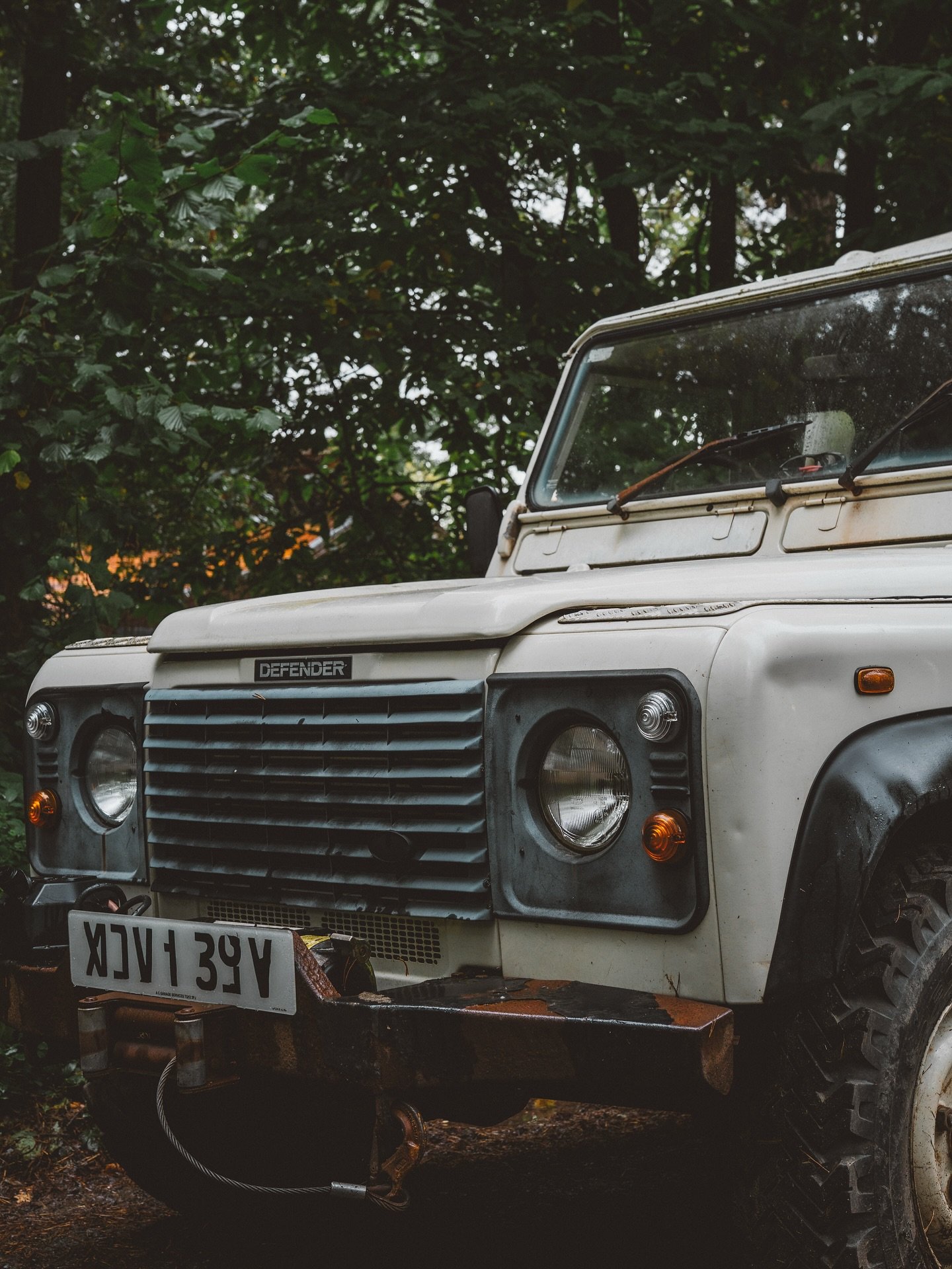 Un design iconique et intemporel, taill&eacute; pour l&rsquo;aventure. 🌍🚙

C&rsquo;est dr&ocirc;le, mais depuis tout petit, j&rsquo;ai toujours &eacute;t&eacute; fascin&eacute; par les 4x4&hellip; Et plus encore par le Defender ! 

Une vraie l&eacu