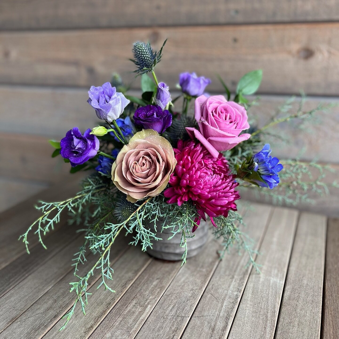 brighten someone&rsquo;s day with our &ldquo;thinking of you&rdquo; arrangement 💙 

available to order in shop, over-the-phone, and online!