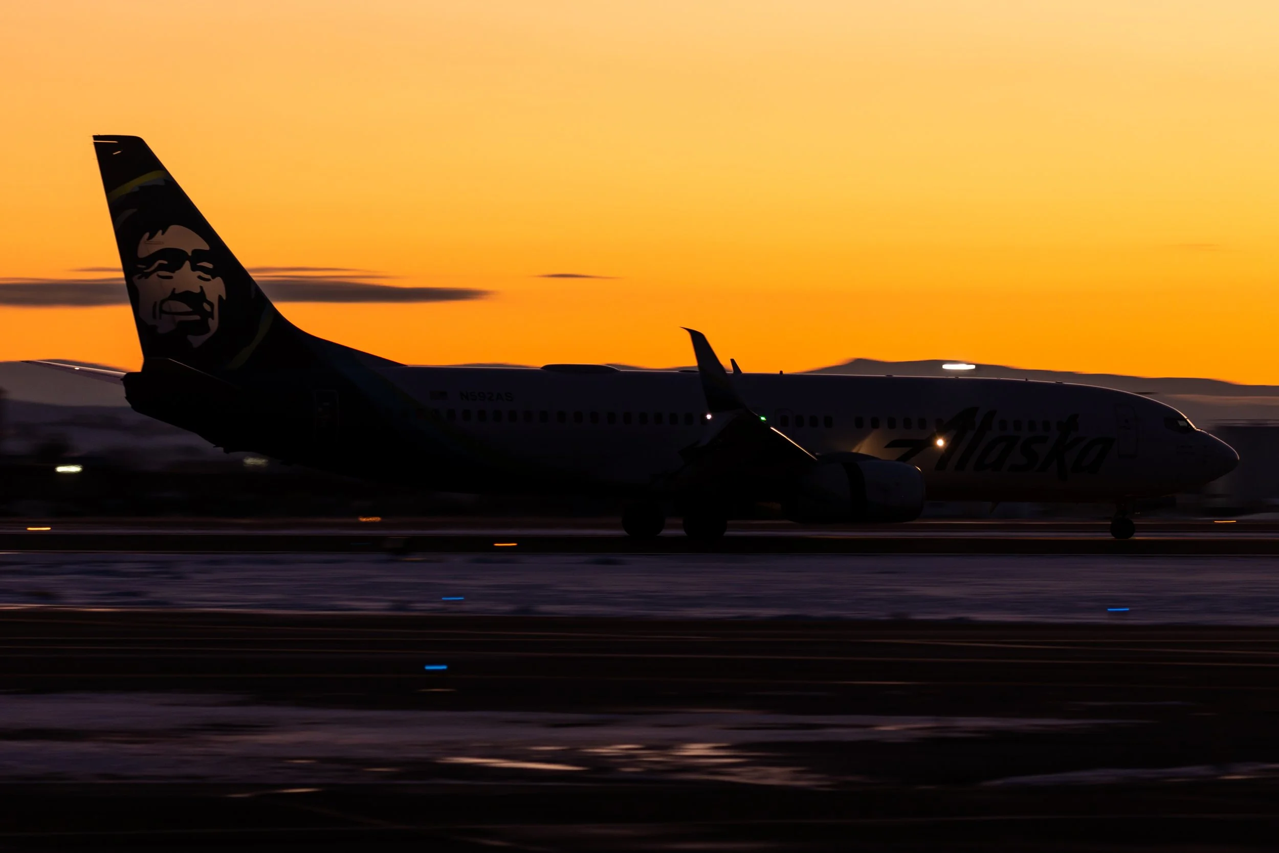 Sean B738 N592AS 2.jpg