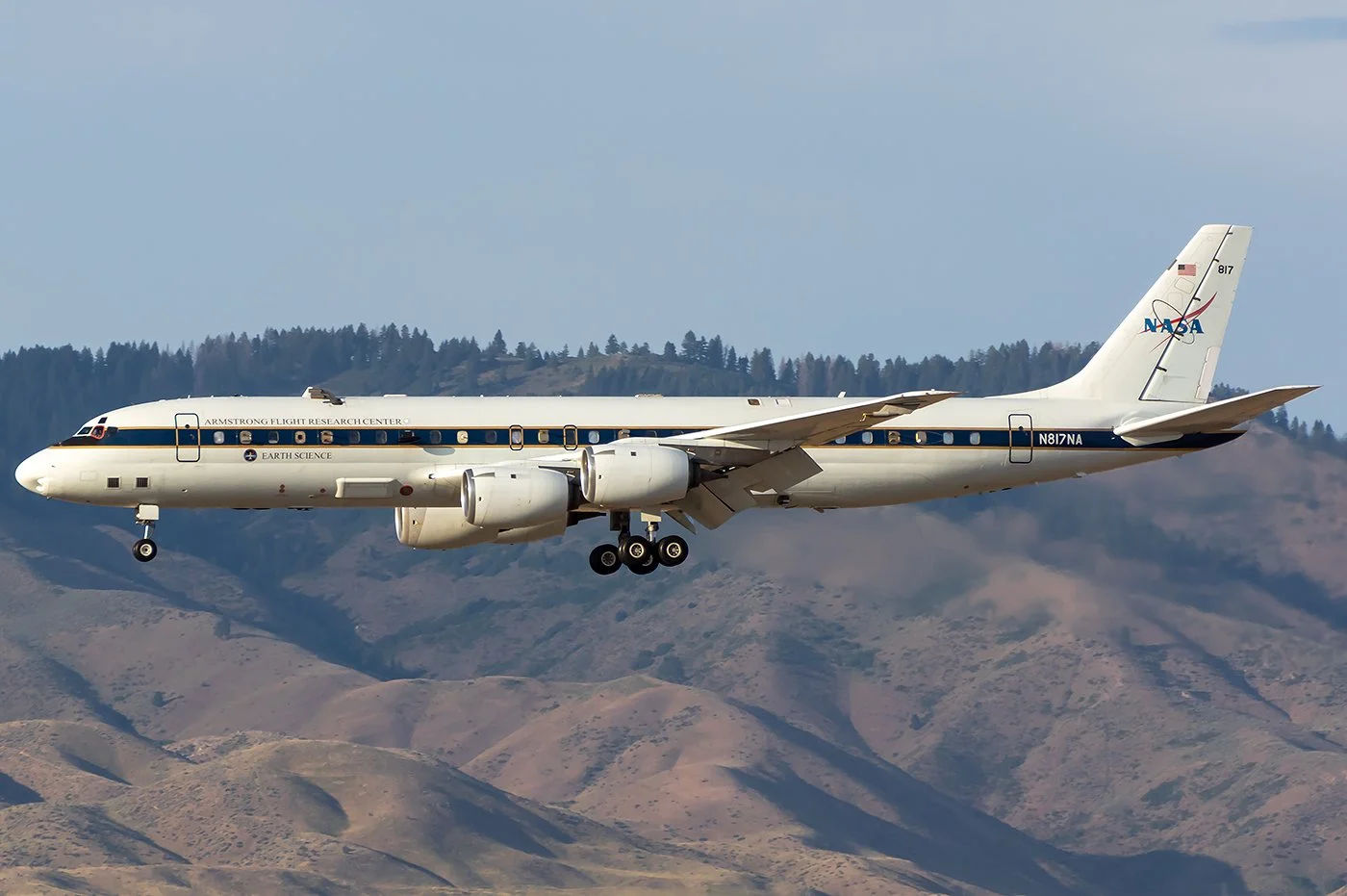 DC-8 MTNS.jpg