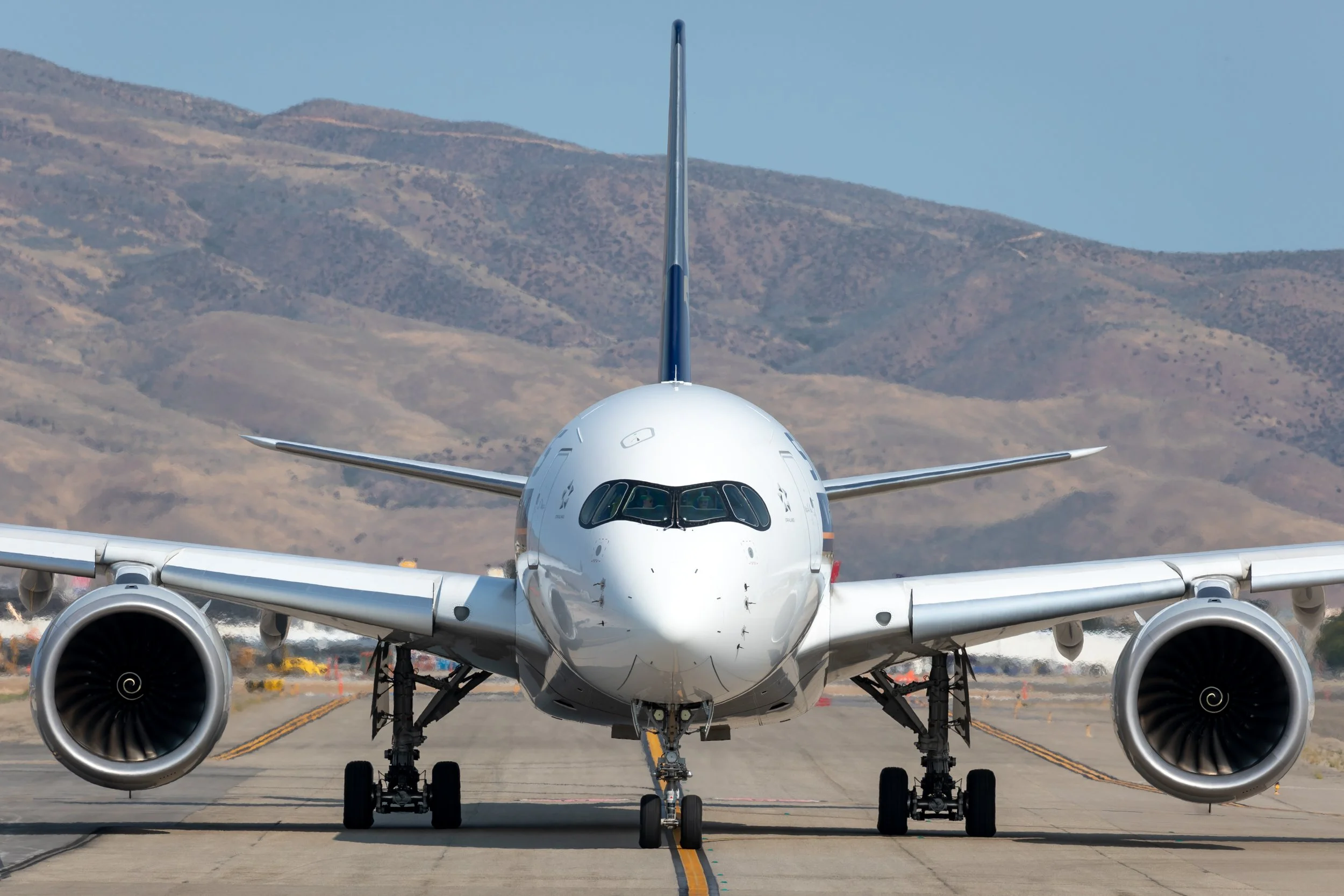 9V-SMW Taxi HiREs.jpg