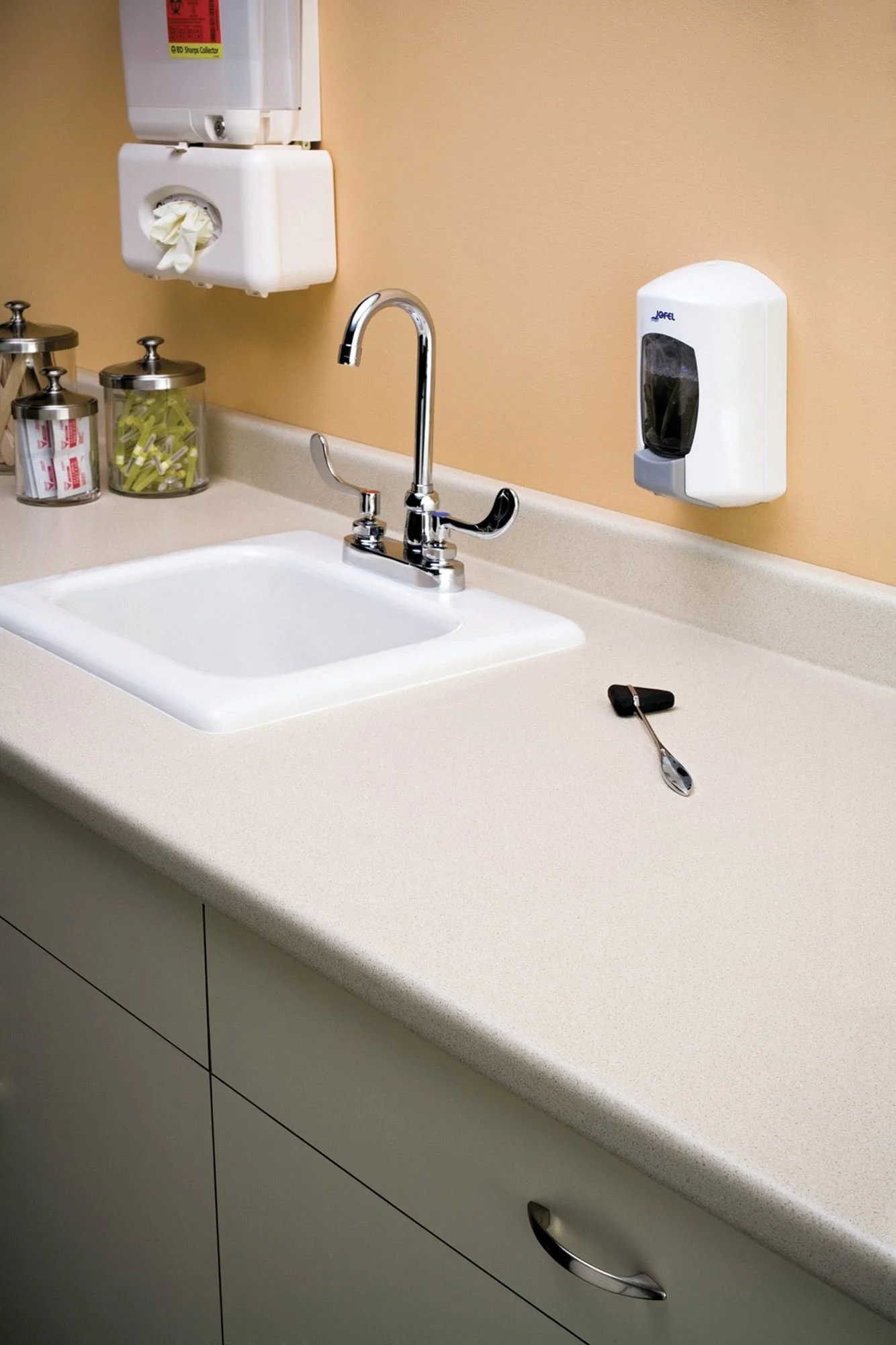 Futura Edge - Neutral Glace.jpeg