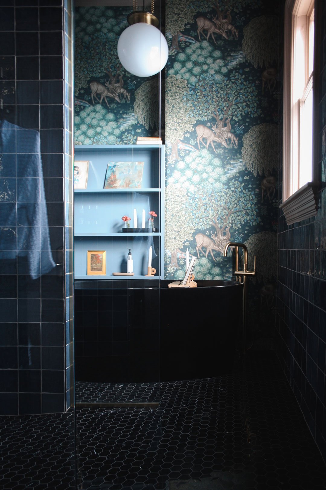 Dvele-Room-5-Ensuite-LR.jpg