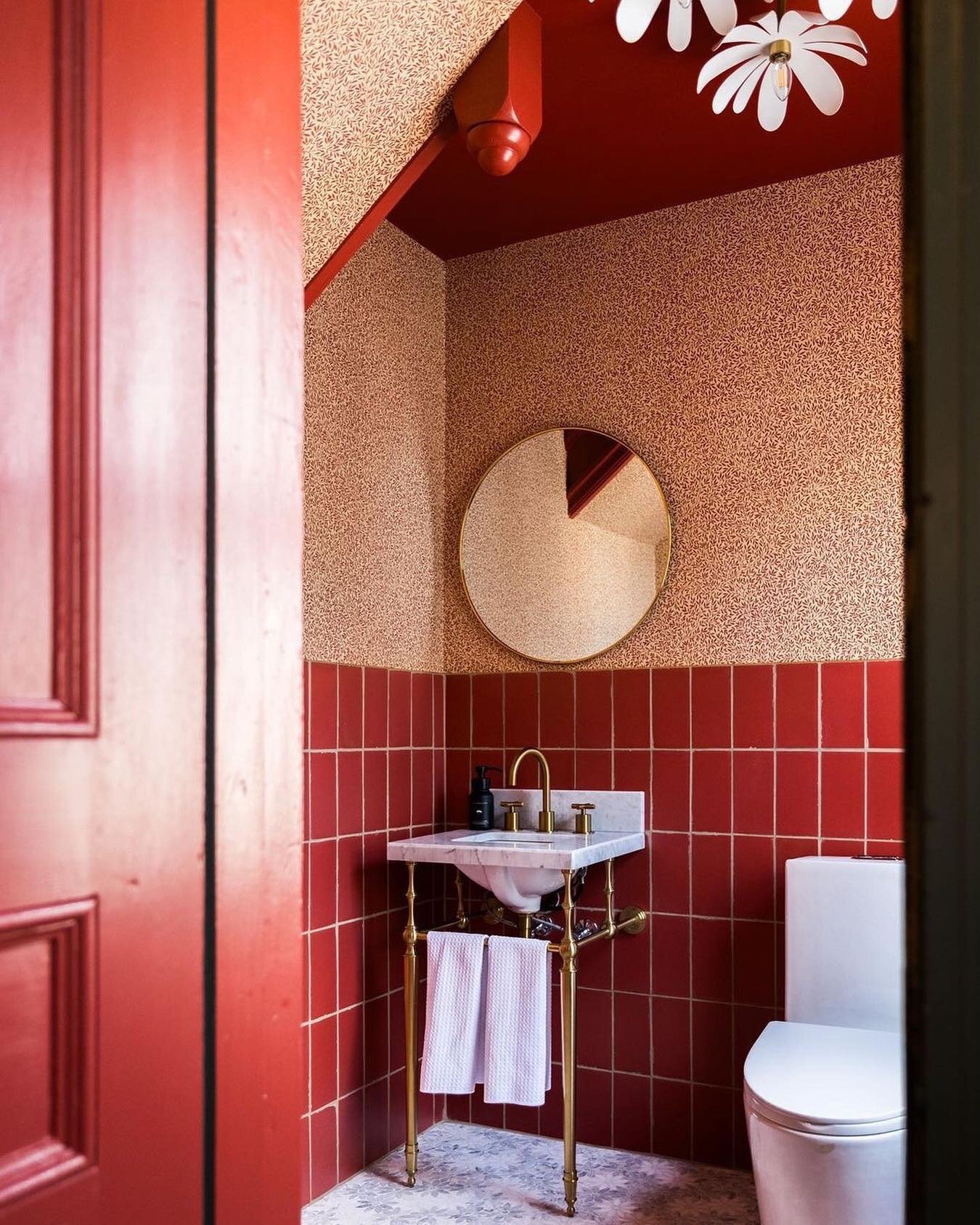 There is a shade of red for every room&hellip; &hearts;️ ❤️
⠀⠀⠀⠀⠀⠀⠀⠀⠀
Interior Design @susandrover
📸 #Repost from @janebrokenshire 
⠀⠀⠀⠀⠀⠀⠀⠀⠀
THIS 🙌 is a powder room! @dwellbysam @samdesigninc
⠀⠀⠀⠀⠀⠀⠀⠀⠀
&bull;
⠀⠀⠀⠀⠀⠀⠀⠀⠀
#designyourlife #stylelivesh