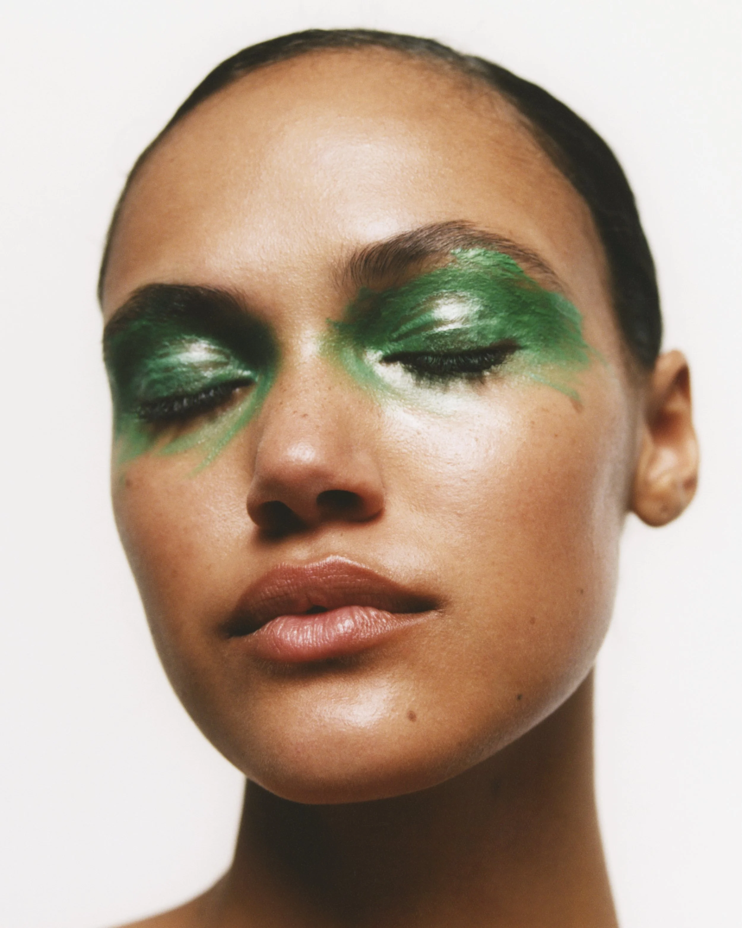 GREEN MAKEUP_HAYLEE v3.jpg