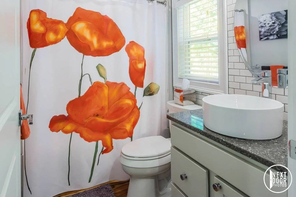 Bathroom 01.jpg