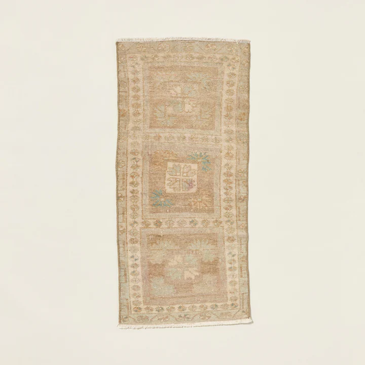 Raelynn Vintage Rug, 1'6" x 3'3"