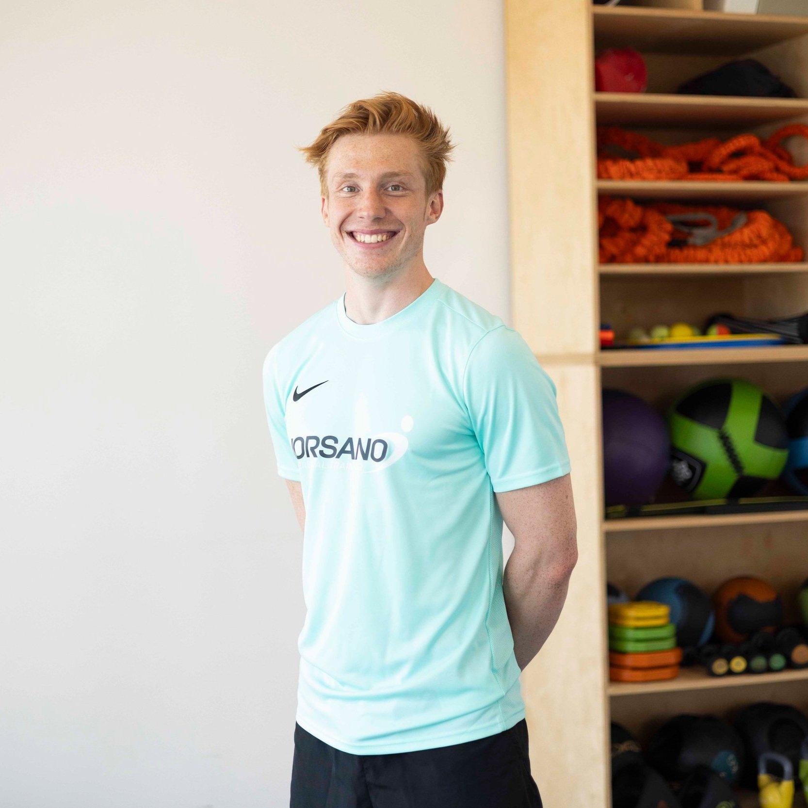 Trainer in portret met focus op gezondheid en persoonlijke begeleiding