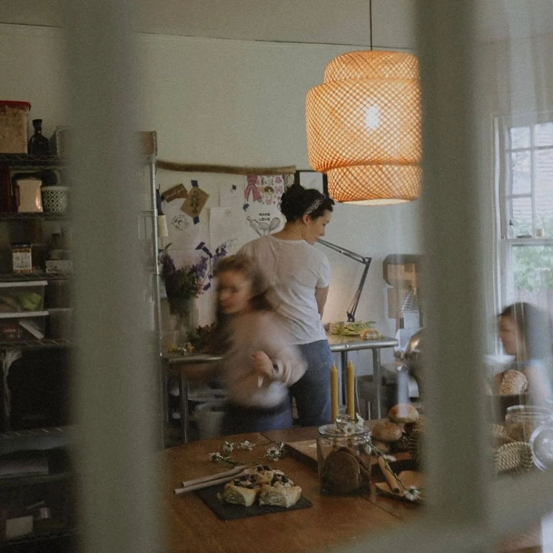 Some mornings start at 3am, others closer to 5. I pad into the kitchen in the quiet dark, a cup of @bubbleandbrewteas Earl Grey tea in hand, mixing dough or baking muffins before the first light slips through the window. By the time the kids wake, th