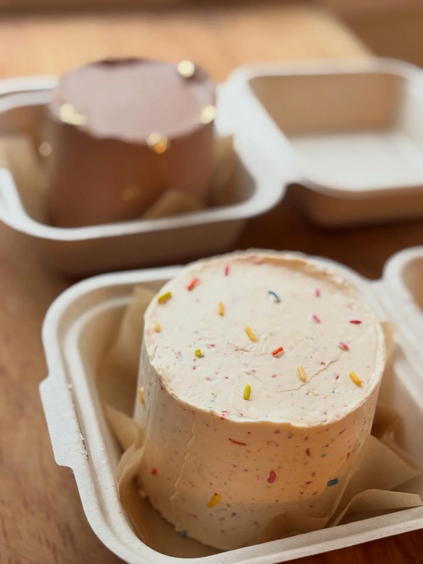 Loving these little mini sourdough celebration cakes. Organic grain, long fermented. Delicious and (slightly more) nutritious.

DM to order for your next celebration (or just because!). Everything is better with cake!

#sourdough #camdenmaine #bakery