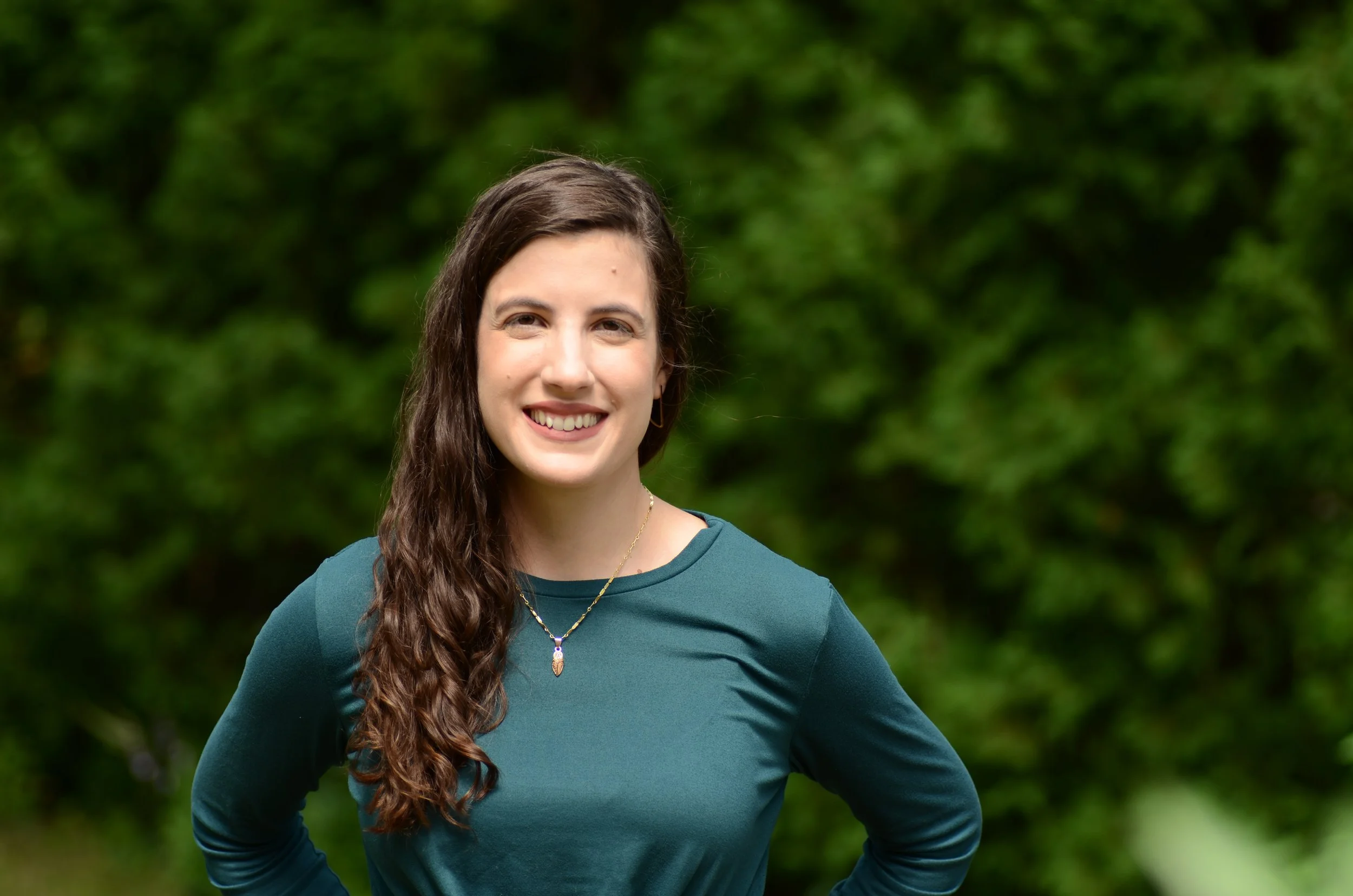 Image of Alice Zic, in front of trees at City Park in NOLA to show trauma therapy and therapy for teen anxiety in New Orleans, LA, Connecticut, and Virginia