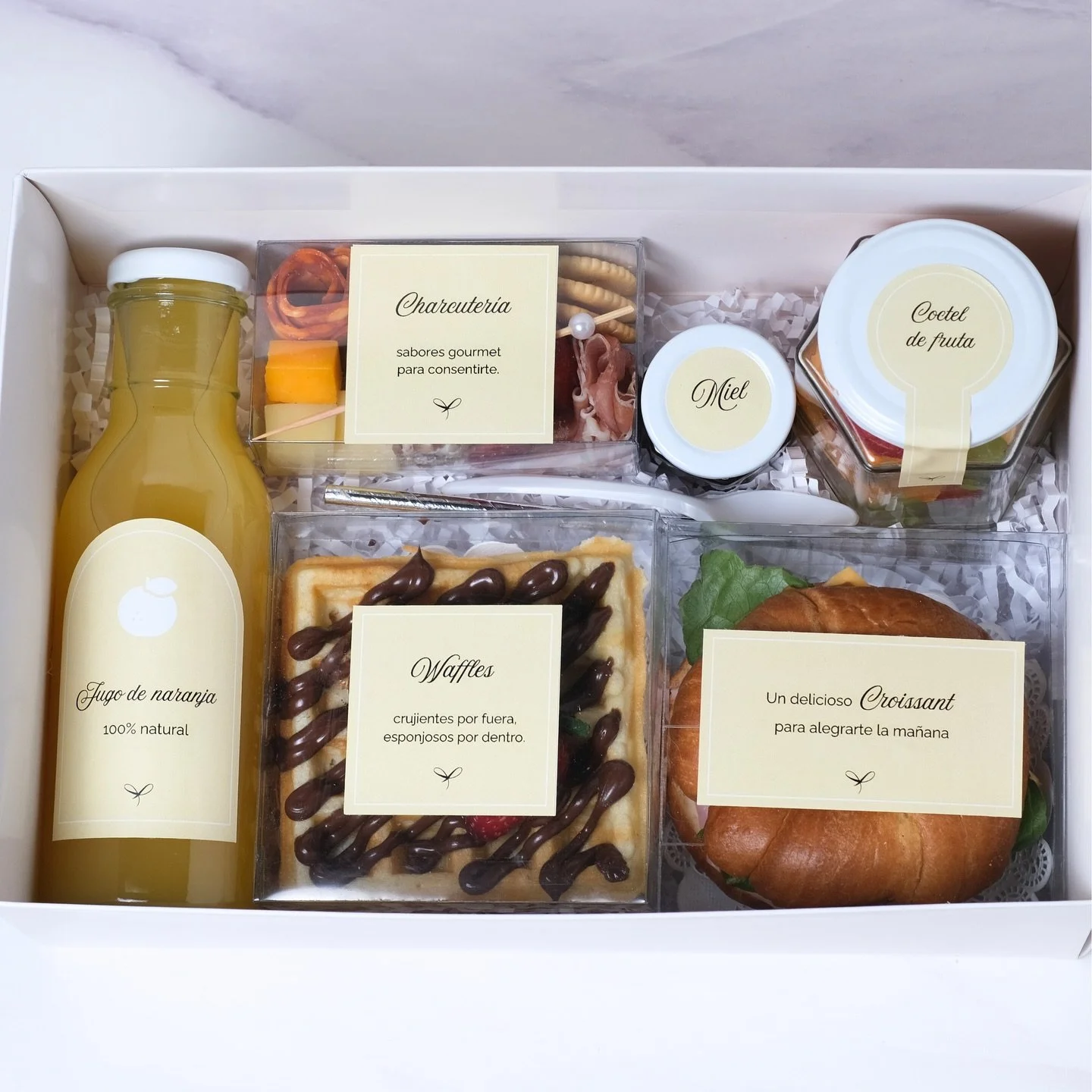 Un comienzo de d&iacute;a que despierta sonrisas. Nuestros desayunos est&aacute;n pensados para regalar momentos de ternura, combinando sabores frescos, detalles encantadores y una presentaci&oacute;n que cautiva a primera vista. ☀️

▫️ Visita nuestr