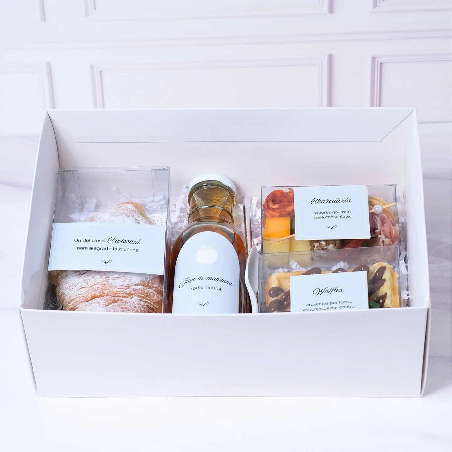 Regala un amanecer diferente. Con nuestros desayunos, cada detalle ha sido pensado para transmitir calidez y alegr&iacute;a: sabores deliciosos, presentaci&oacute;n impecable y ese toque Lovely Gift que hace que cada d&iacute;a empiece con amor. ☀️

