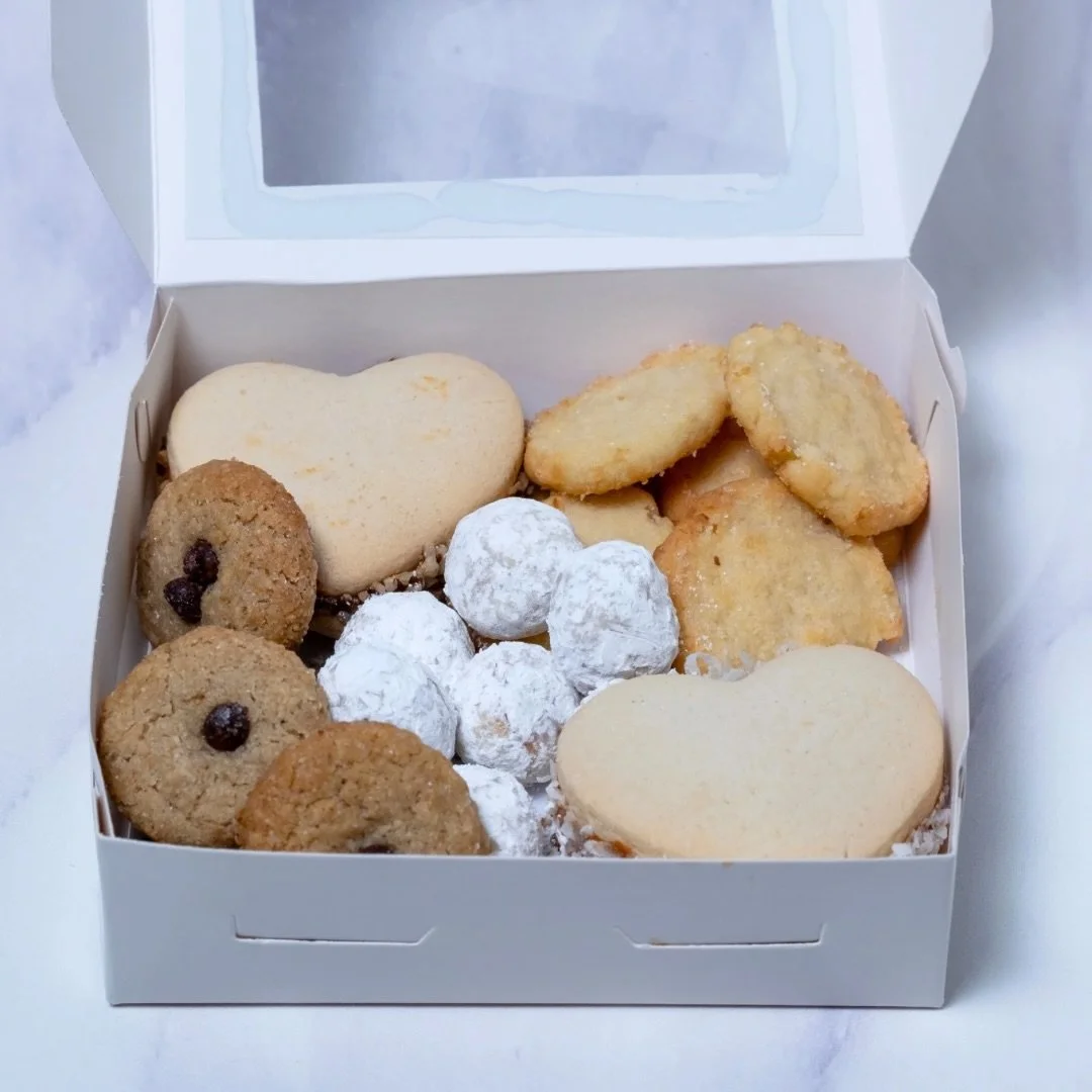 Este encantador set incluye una selecci&oacute;n de reposter&iacute;a gourmet cuidadosamente elegida. ❤️

▫️Visita nuestra tienda en l&iacute;nea o escr&iacute;benos por WhatsApp y conoce nuestra colecci&oacute;n completa. Accede f&aacute;cilmente de