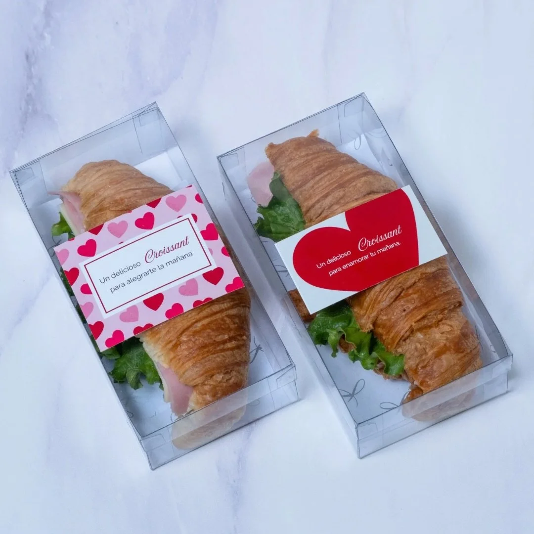 Este San Valent&iacute;n, convierte la ma&ntilde;ana en un recuerdo inolvidable. ❤️ Desayunos dise&ntilde;ados con cari&ntilde;o, sabores que enamoran y el toque Lovely Gift que hace la diferencia. 

▫️Visita nuestra tienda en l&iacute;nea o escr&iac