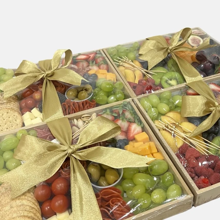 En LOVELY GIFT &reg; tenemos una secci&oacute;n especialmente dedicada a charcuter&iacute;a. ✨🧀

En nuestra p&aacute;gina web podr&aacute;s encontrar desde opciones individuales para eventos, regalos o detalles especiales, hasta tablas para 10 perso
