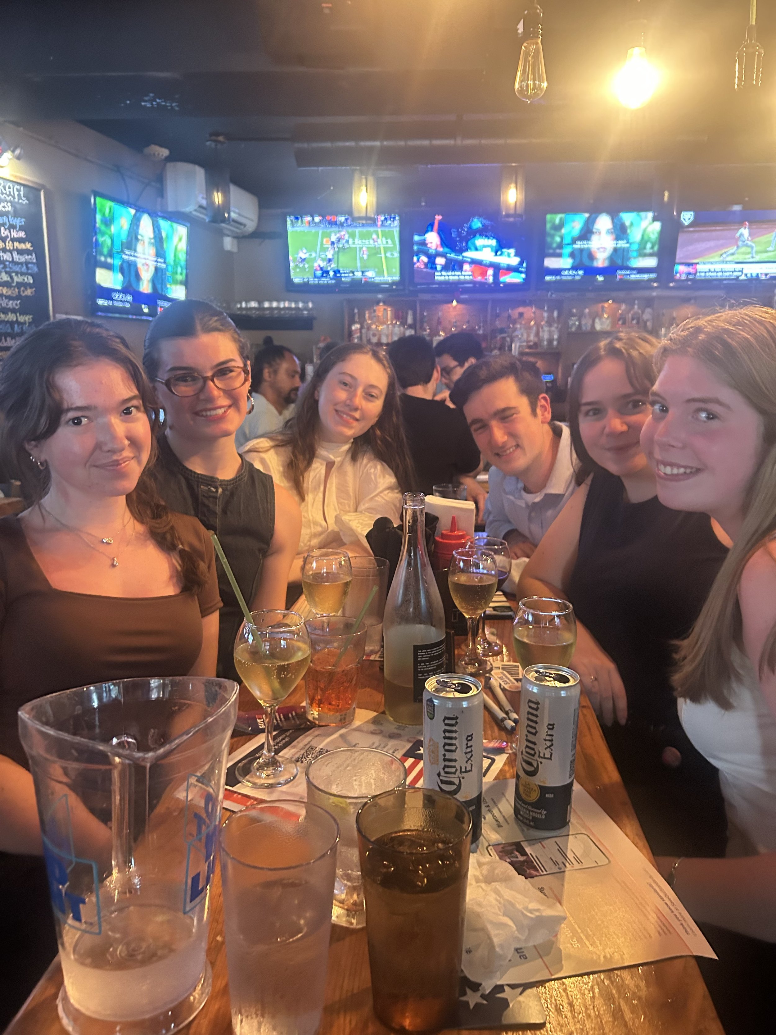 Union Pub trivia night attendees