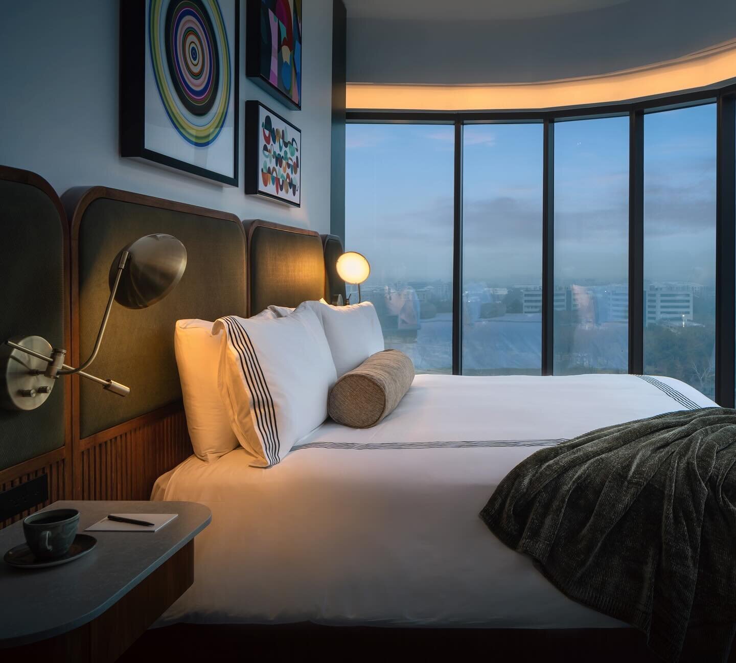 Introducing Houston&rsquo;s newest gem overlooking Buffalo Bayou Park!

The hotel&rsquo;s 172 guest rooms, including 34 suites, embody the spirit of old Texas, with a contemporary twist.

@thompsonhoustonhotel tailors to all guests with an entire flo