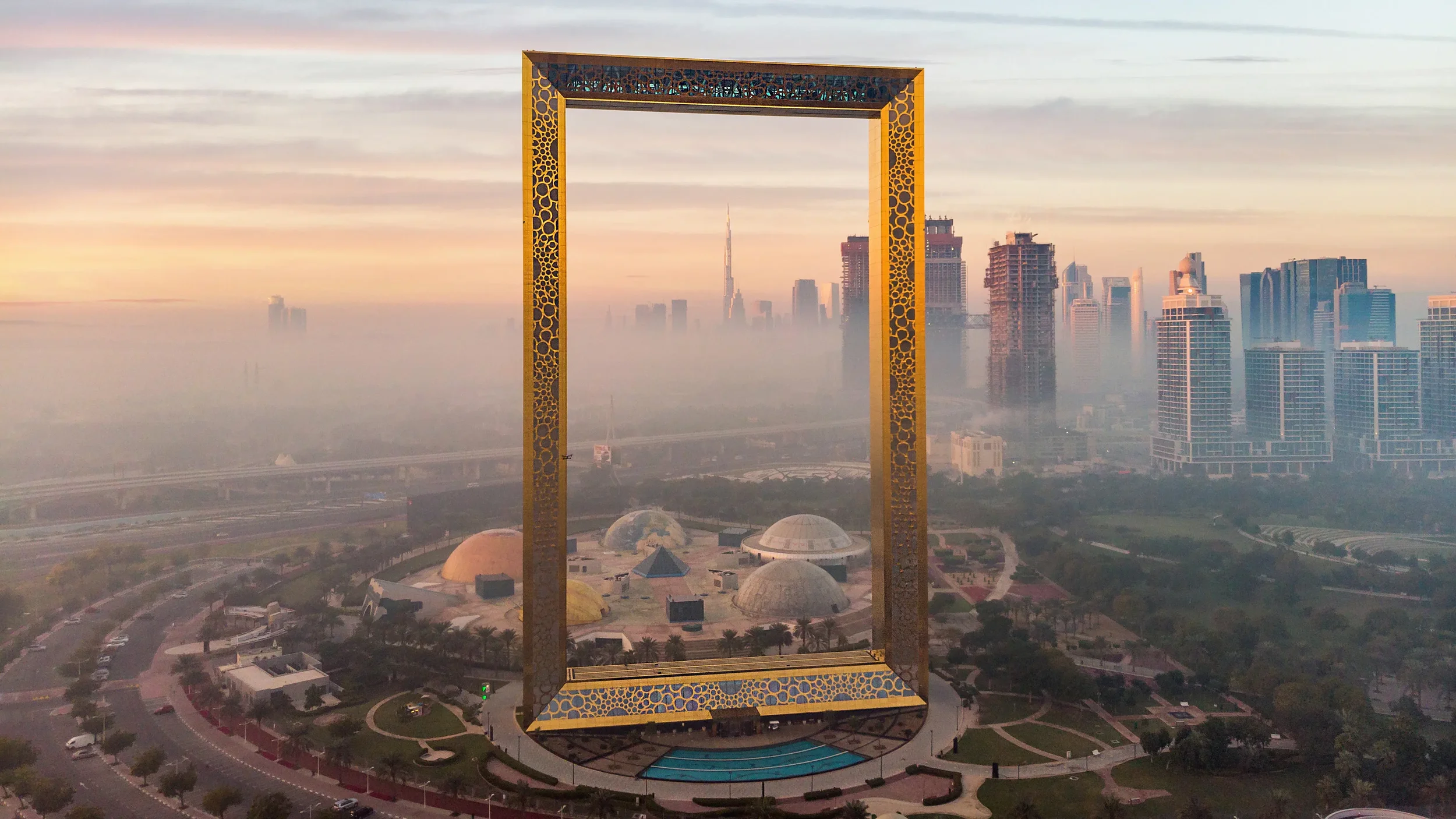 DUBAI FRAME