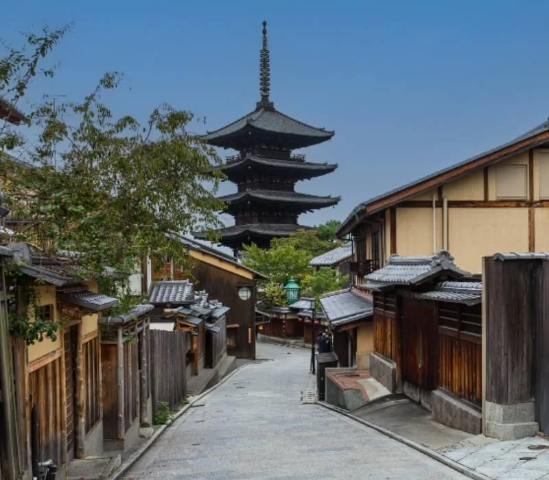 HANAMIKOJI STREET &amp; GION