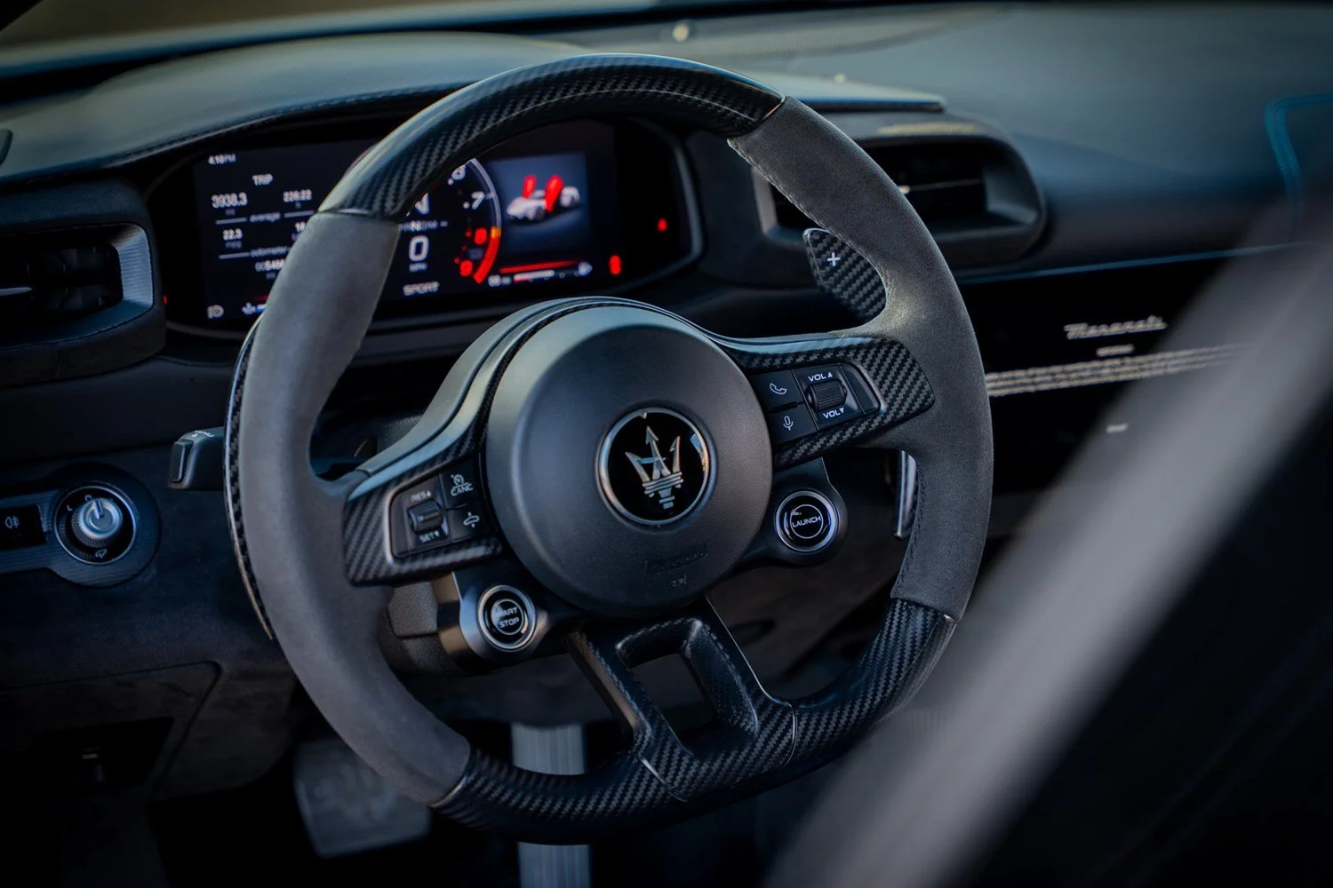 07 - maserati-mc20-interior-steering-cluster.jpg