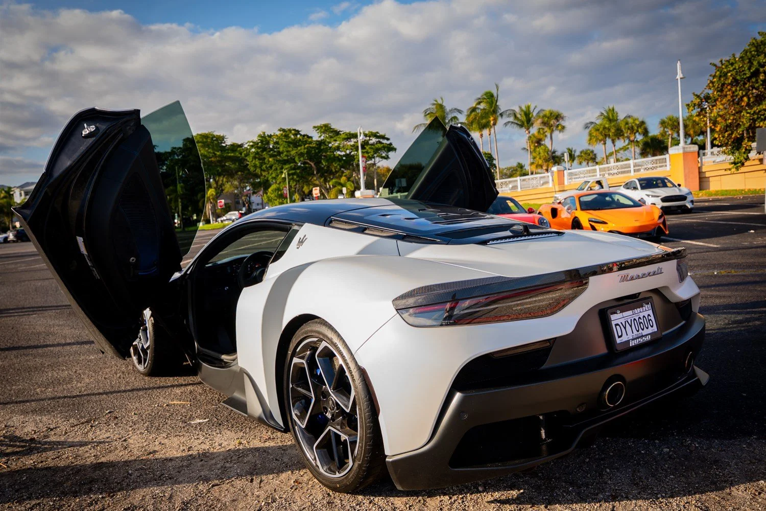 10 - maserati-mc20-rear-three-quarter-doors-open-daylight.jpg