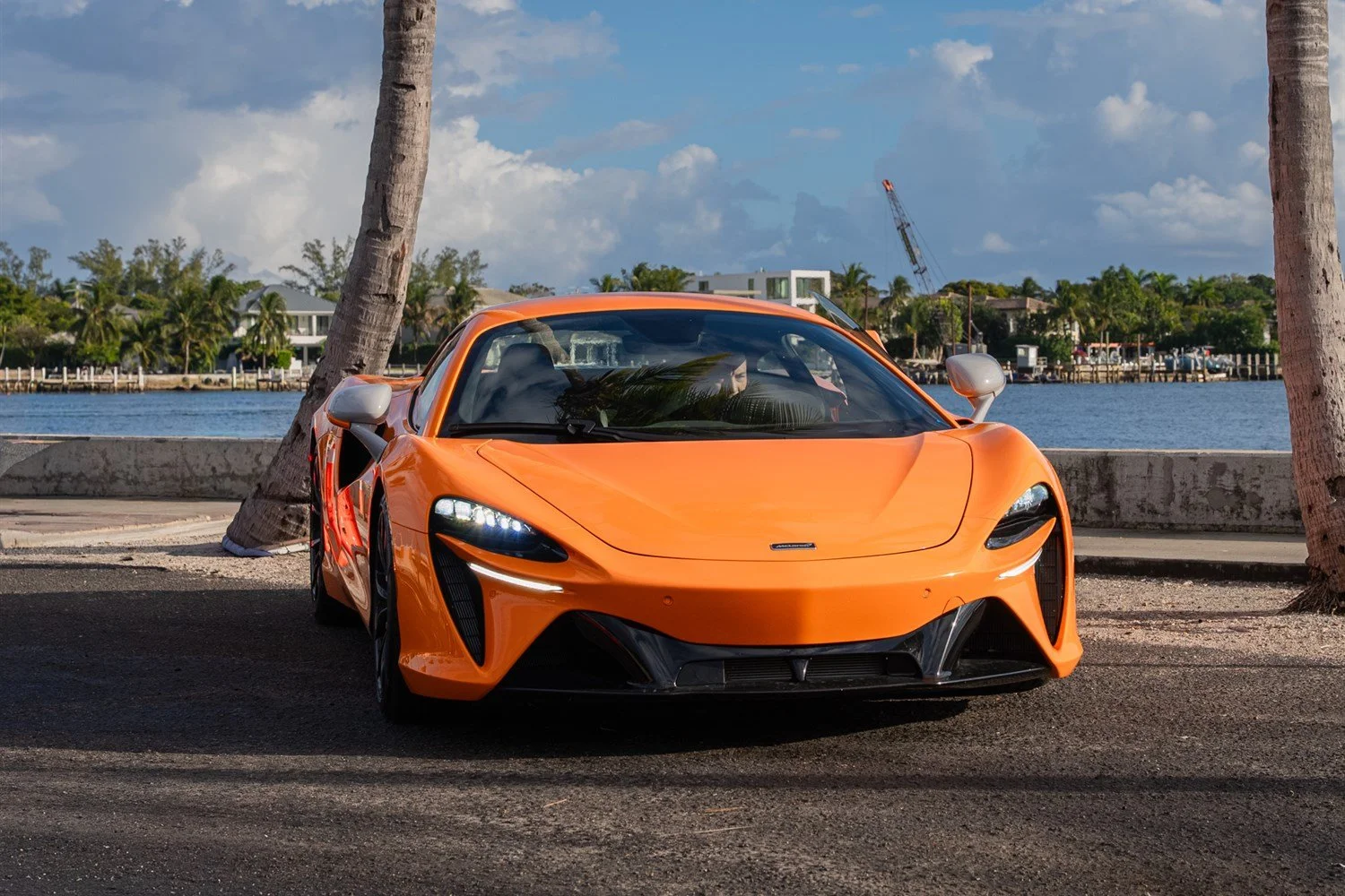01 - mclaren-artura-front-hero.jpg