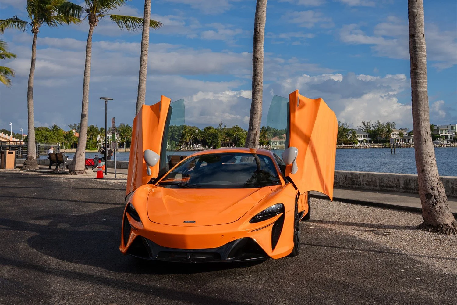 13 - mclaren-artura-front-doors-open.jpg