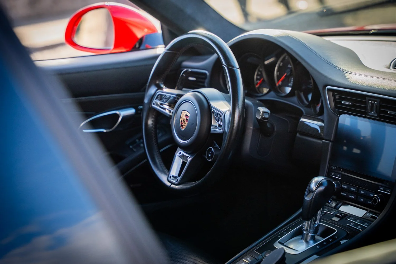 06 - porsche-911-turbo-s-interior-center-console.jpg