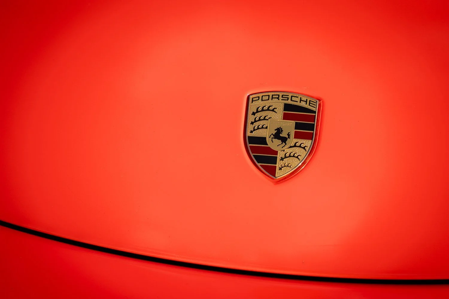 08 - porsche-911-turbo-s-front-badge-detail.jpg