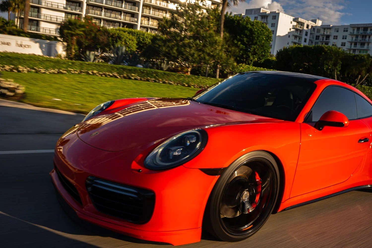 10 - porsche-911-turbo-s-front-close-motion.jpg
