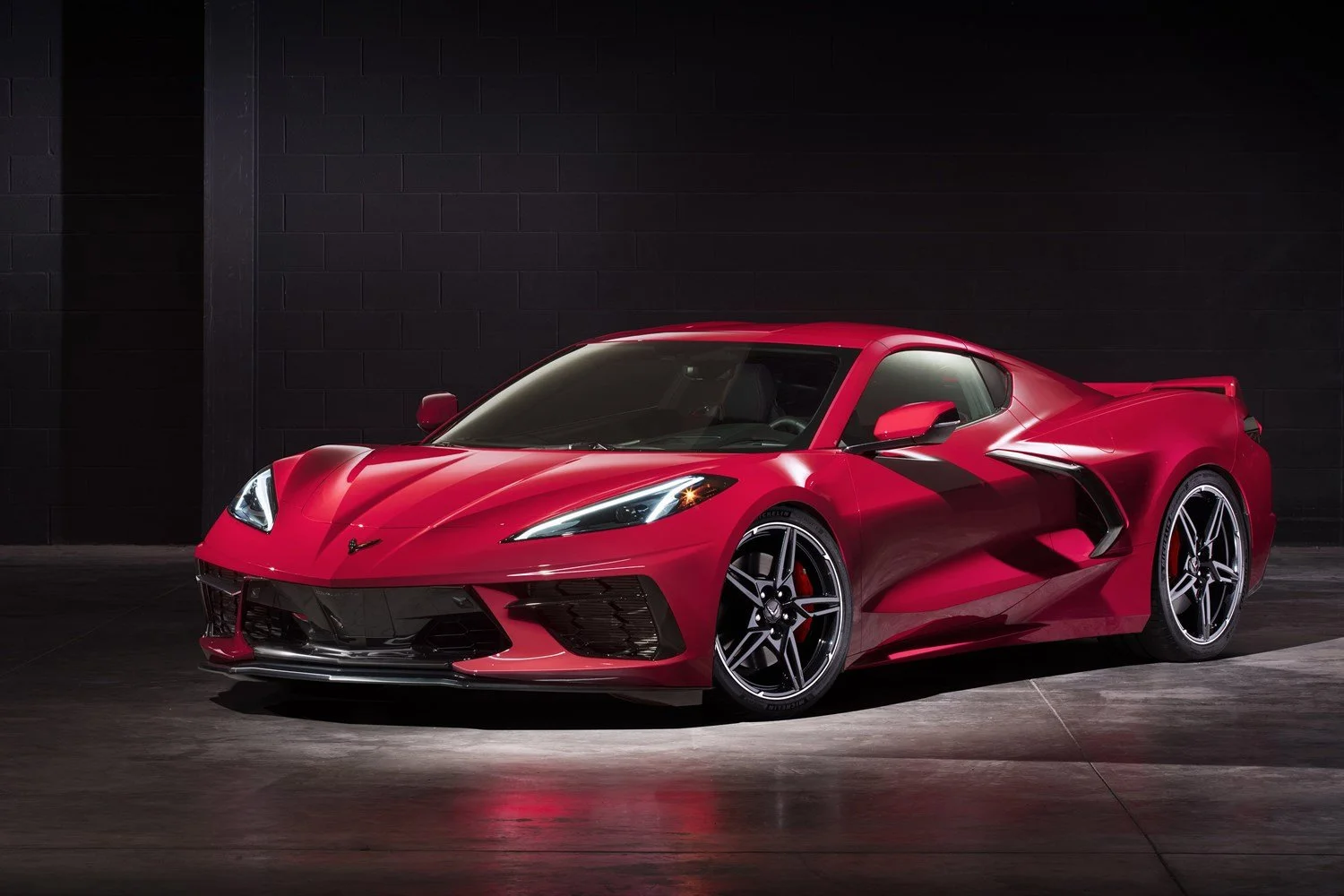 01 - corvette-c8-front-three-quarter-hero.jpg