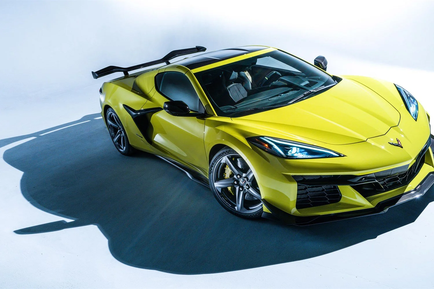 09 - corvette-c8-rear-spoiler-detail.jpg