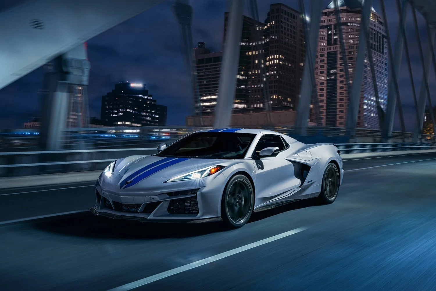 11 - corvette-c8-side-motion-blur.jpg