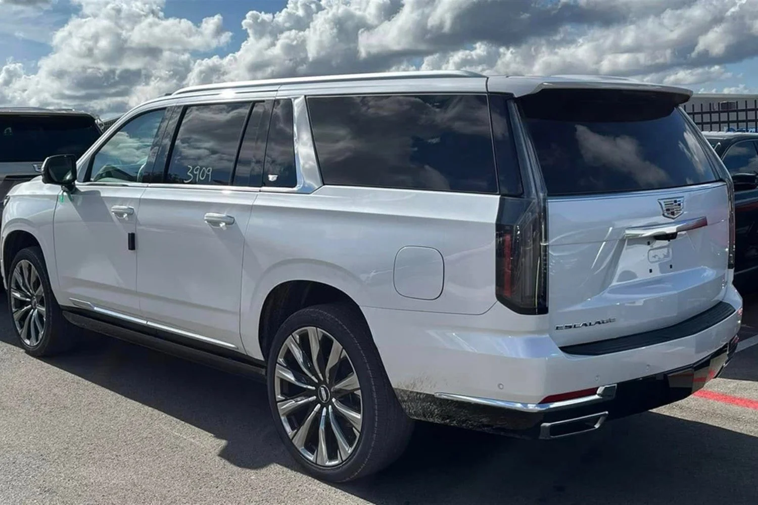 03 - escalade-esv-rear-badging.jpg